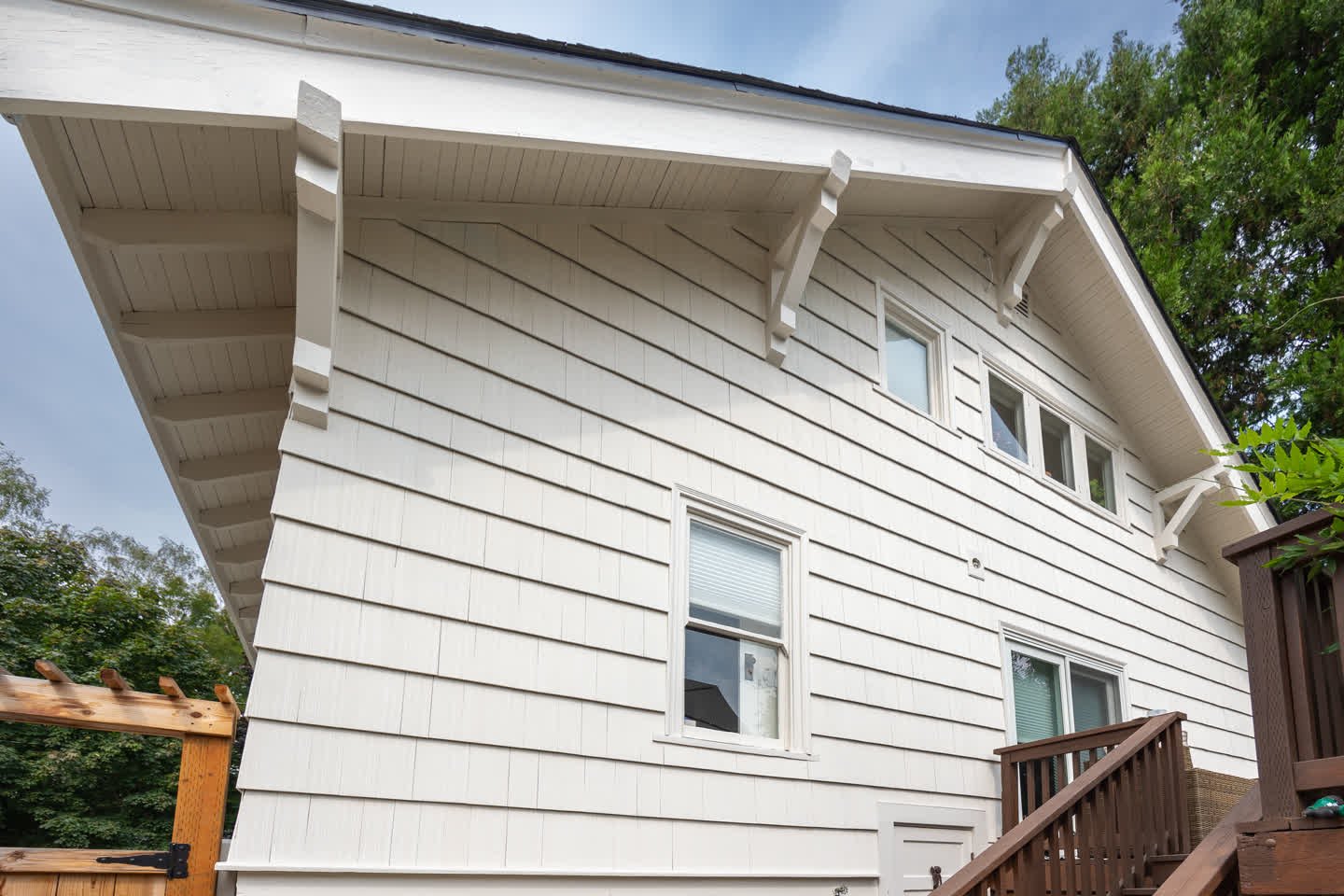 βοΈ Sunshine in Oregon = Our Favorite Time of Year! π‘π¨
The sun's finally showing up in Oregon, and so are we! Our schedule is filling up fast with exterior projects—we're seriously blown away by how many awesome homeowners we get to work with