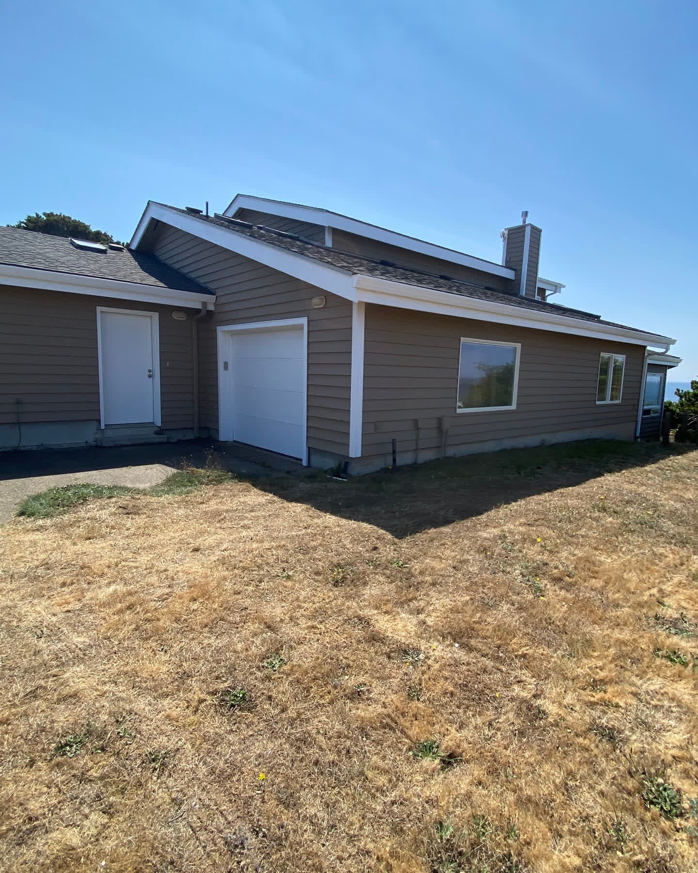 May's Here—and So Is Exterior Painting Season in Oregon! ☀️
We're finally getting those dry days we've all been waiting for, and this is the perfect time to start your exterior painting project.
Every summer, our schedule fills up fast—