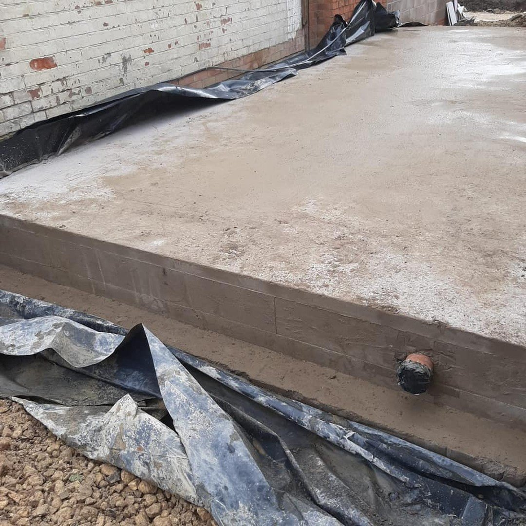 Concrete has been applied to the constructed raft footing. Swipe to view the progression from start to finish.

J Russell Digger Hire is capable of conducting all steel fabrication processes in-house.