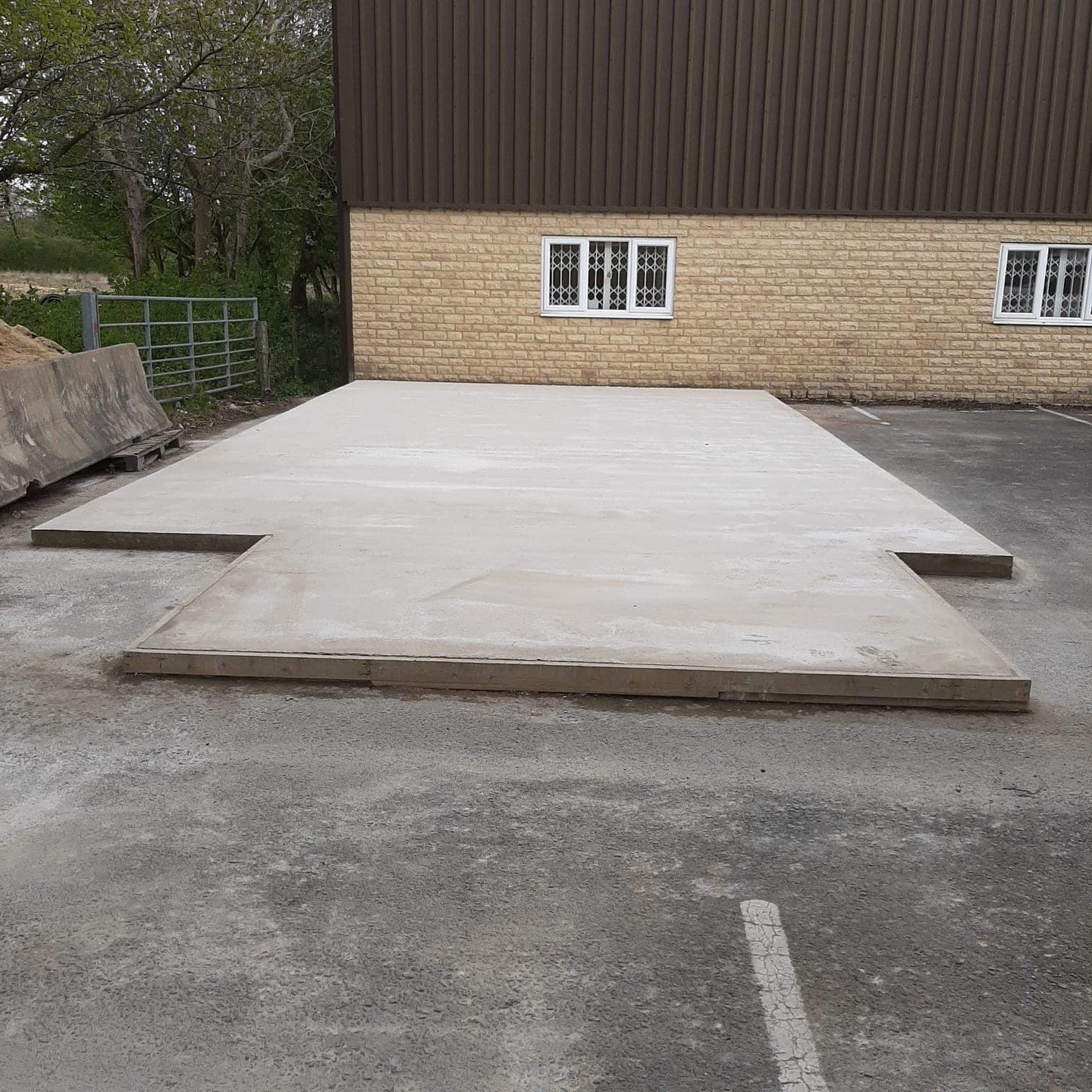 Over the past few weeks, concrete pads have been successfully installed, one of which is designated for an outdoor fridge/freezer, with additional smaller pads laid out for air conditioning units.
