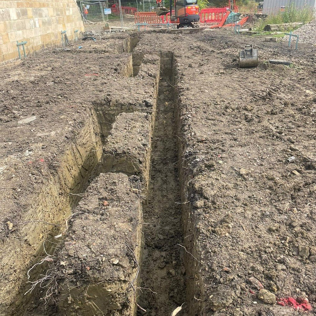 Our operator Dom, with Jason's assistance, has expertly excavated some footings. The concrete has now been successfully poured. 👏🏻