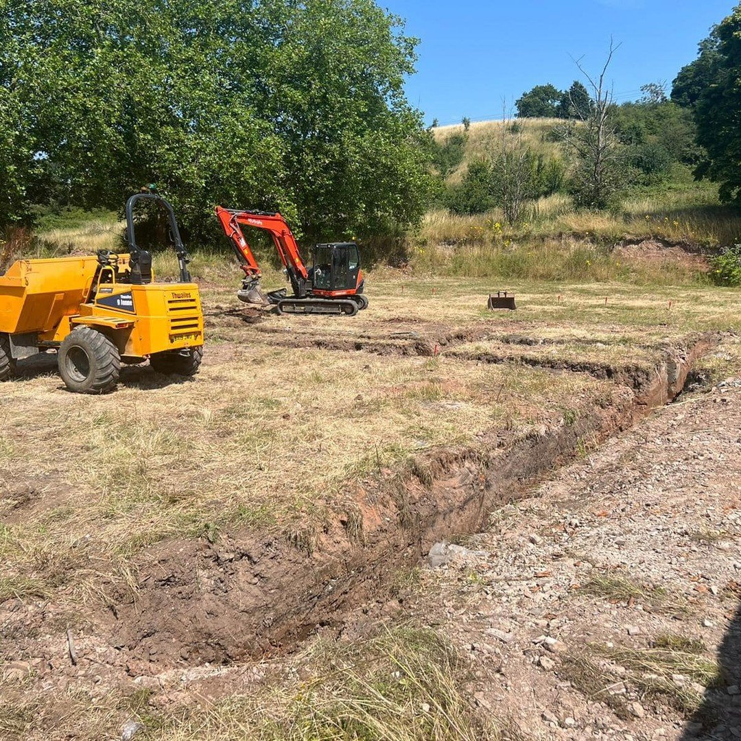 Some more successfully installed, clean and precise footings. Dom and Andy have done a fantastic job! Now, we are all set for the concrete pour.