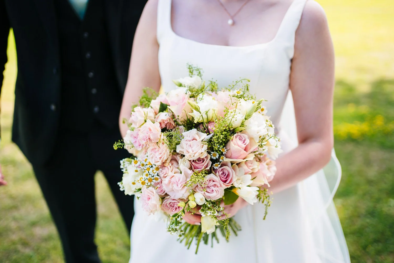 bartons-mill-wedding-flower-detail.jpg