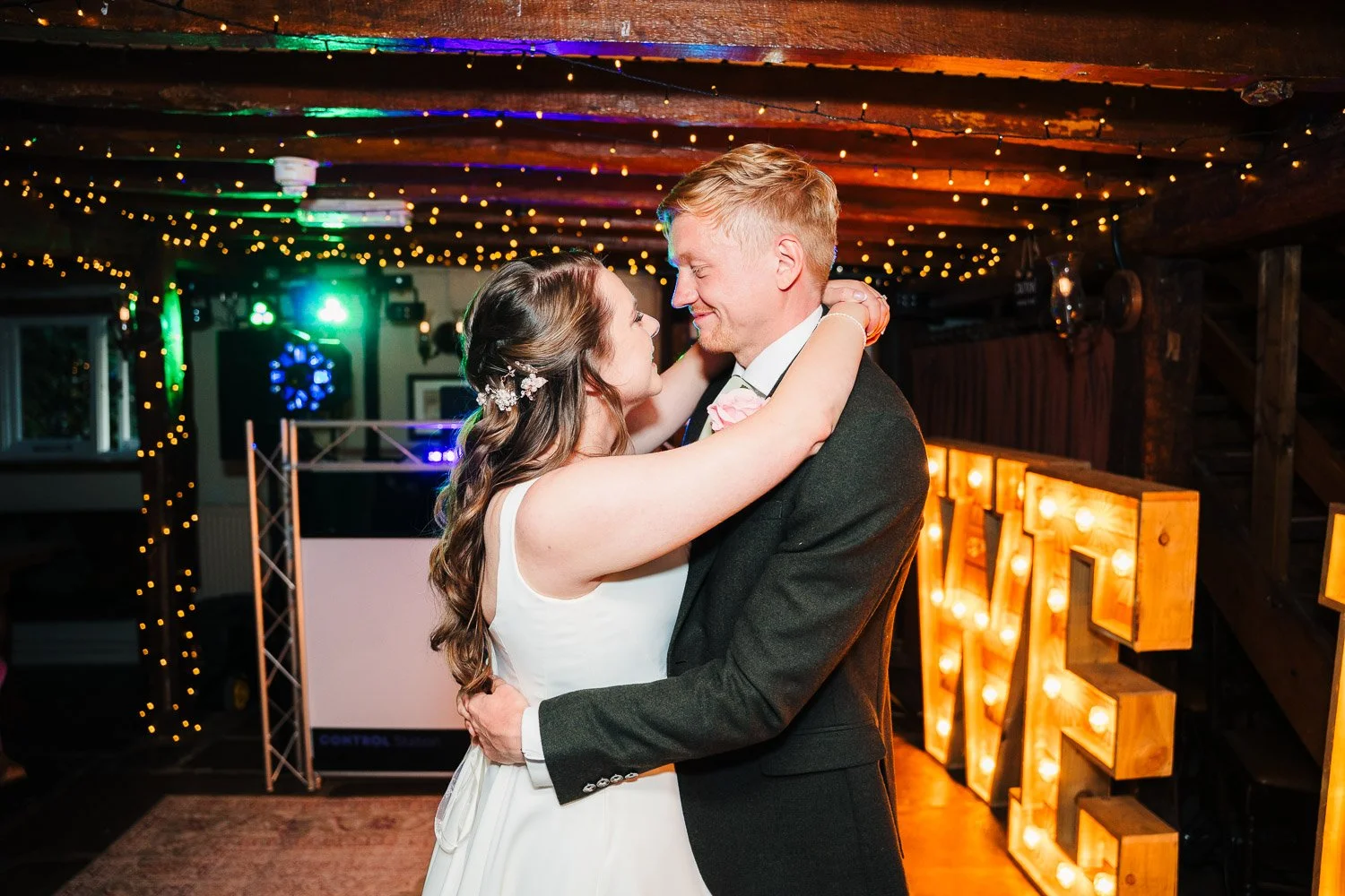 hampshire-wedding-first-dance.jpg