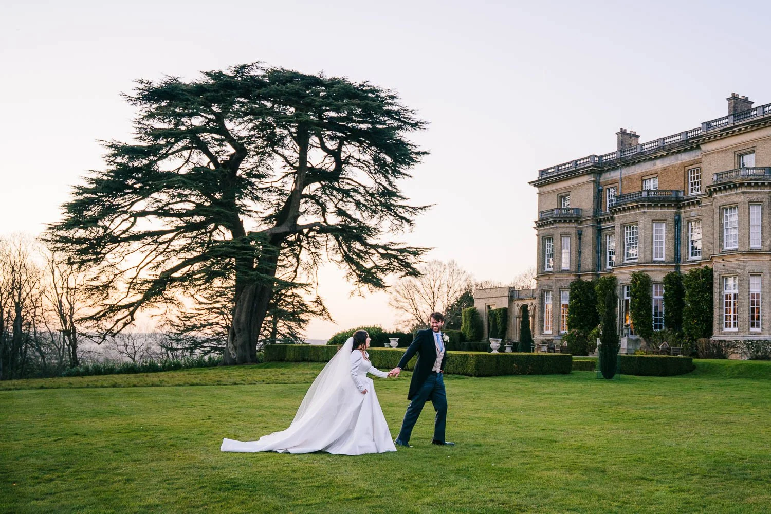 berkshire-wedding-couple-relaxed-walking.jpg