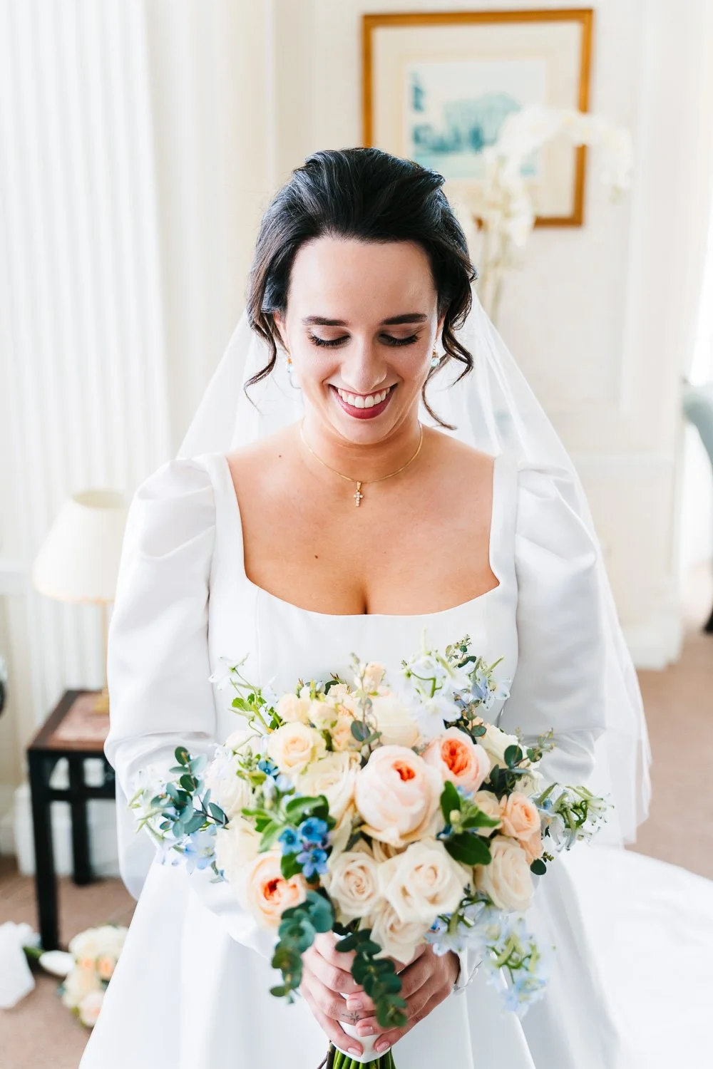 hedsor-house-wedding-bride-with-bouquet-of-flowers.jpg