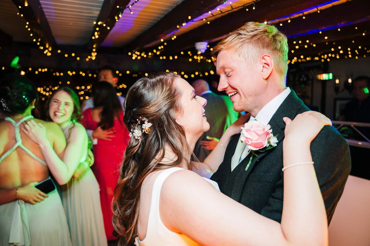 hampshire-wedding-couple-dancing.jpg