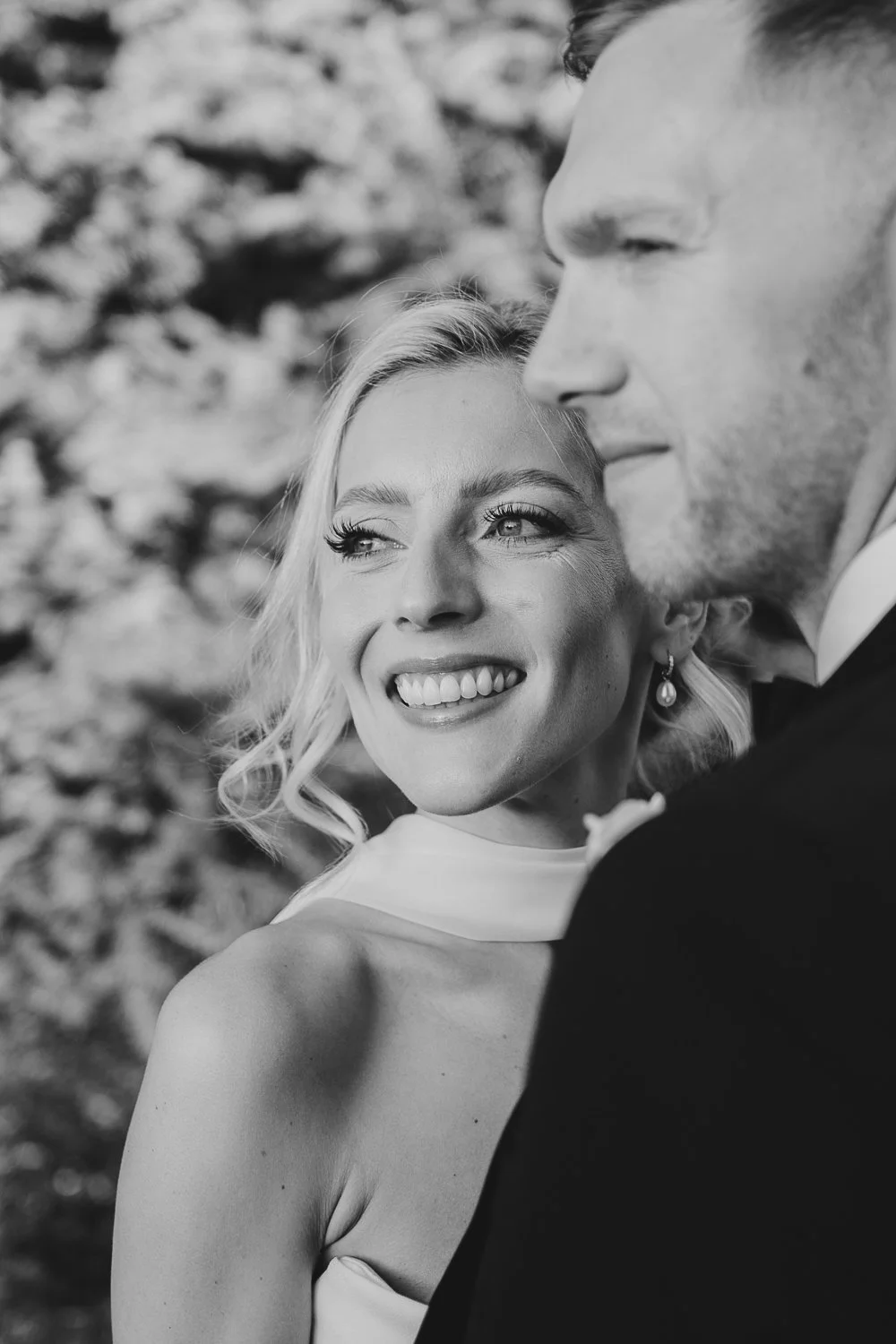 rivervale-barn-berkshire-wedding-couple-enjoying-sunset.jpg