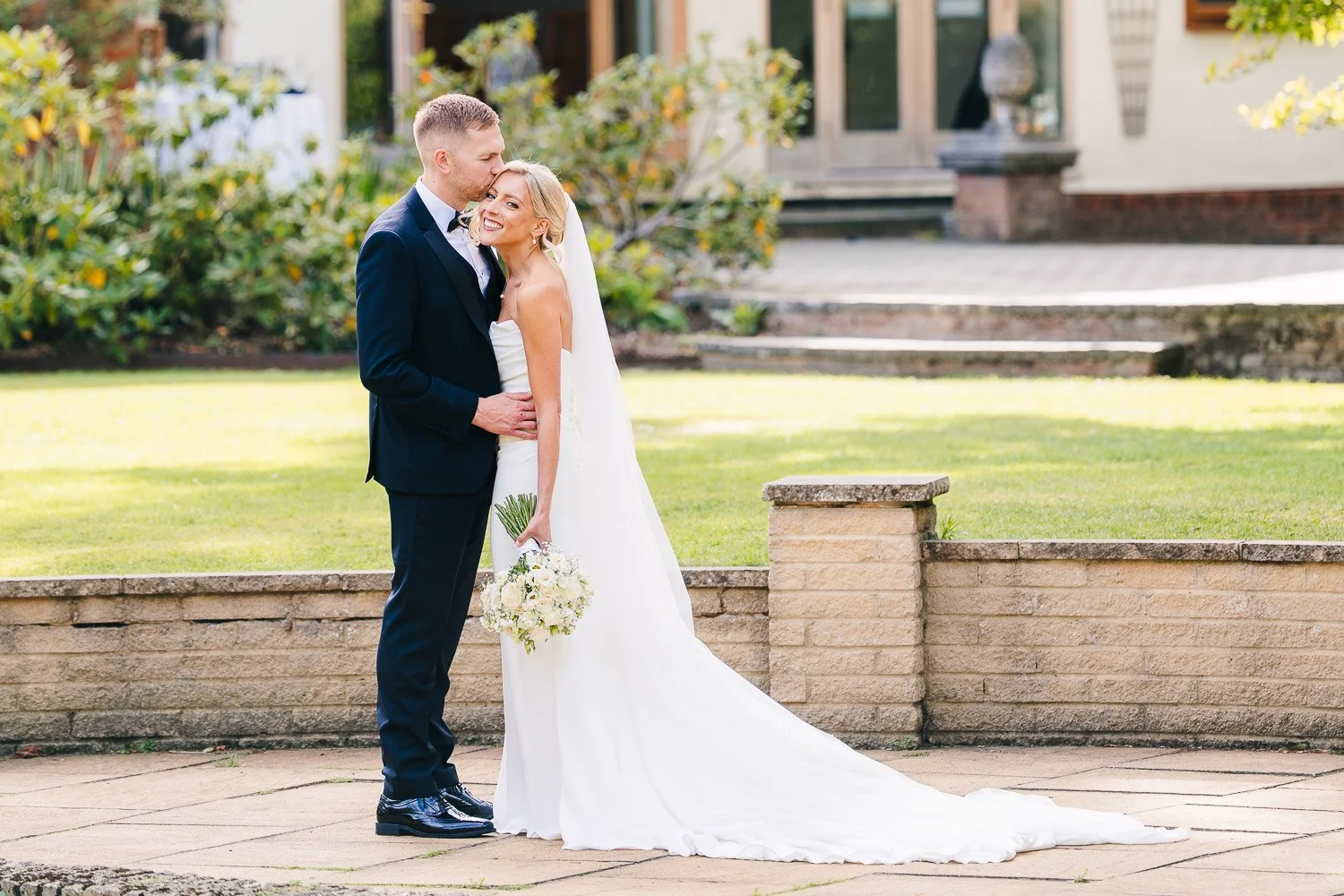 rivervale-barn-berkshire-wedding-couple-portrait.jpg