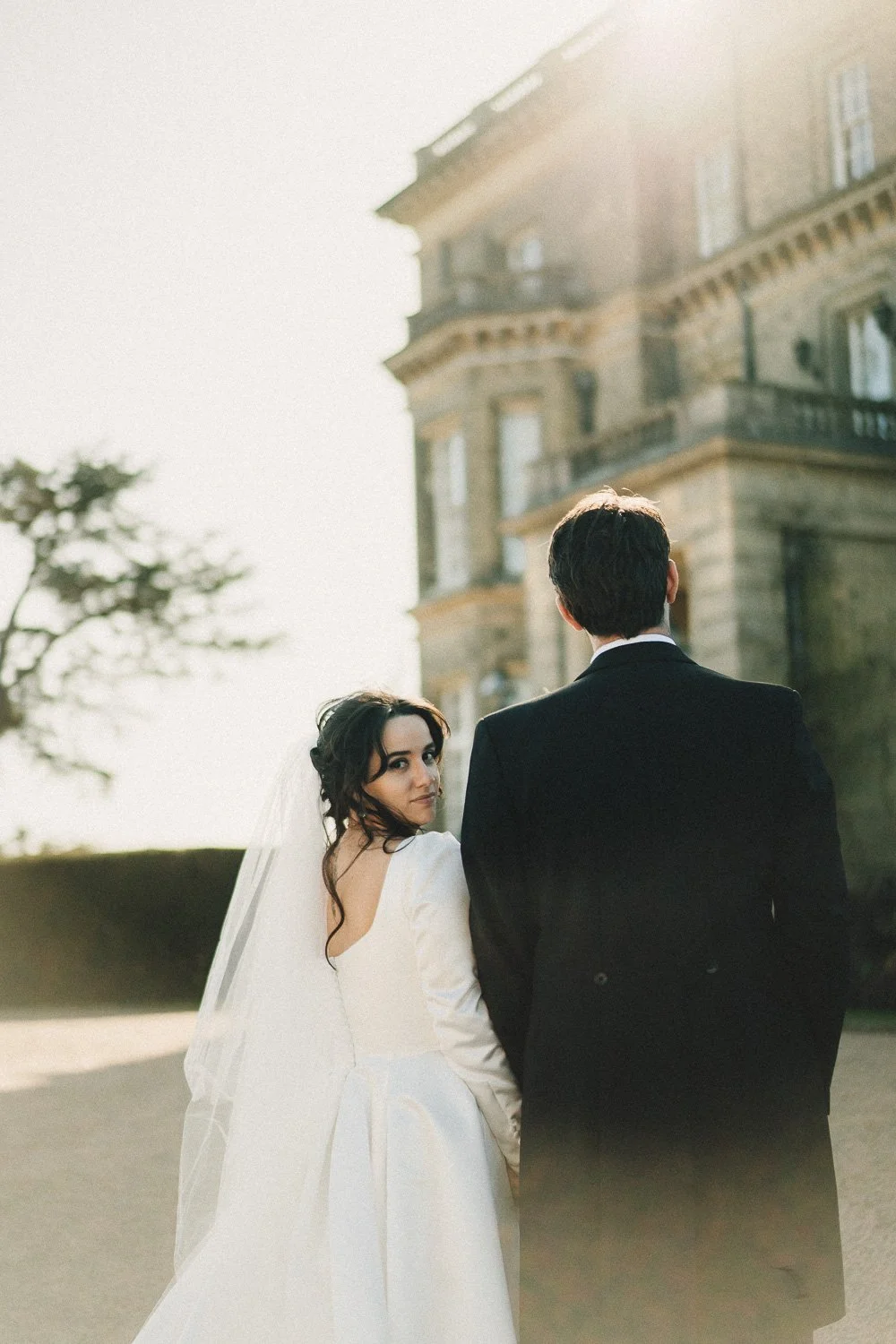 hedsor-house-bride-looking-back.jpg