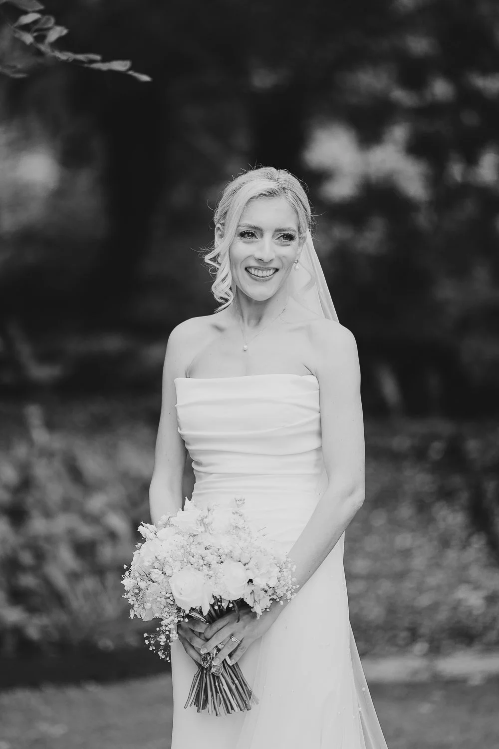 rivervale-barn-berkshire-bride-portrait-black-and-white.jpg