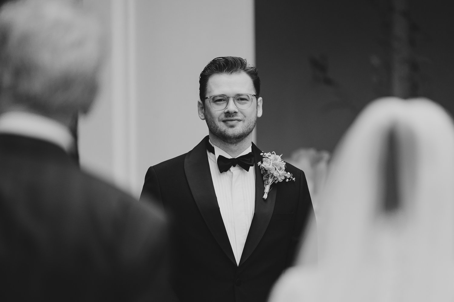 wasing-park-groom-reaction-to-bride-walking-down-the-aisle.jpg