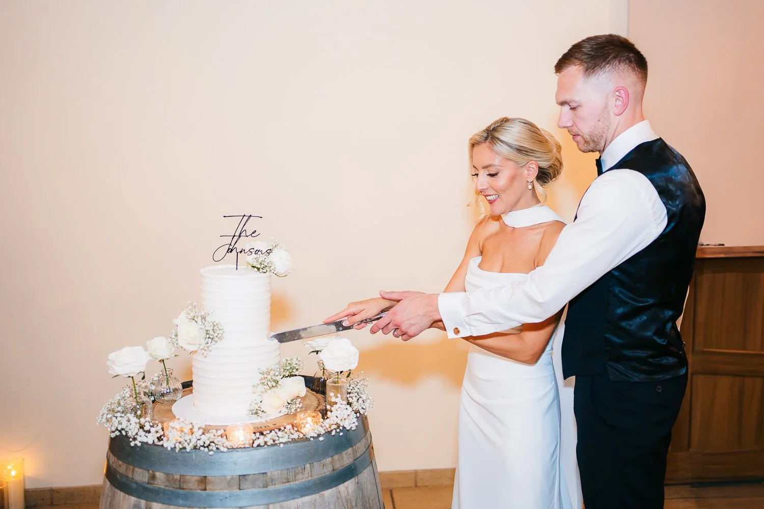 rivervale-barn-berkshire-wedding-couple-cake-cut.jpg