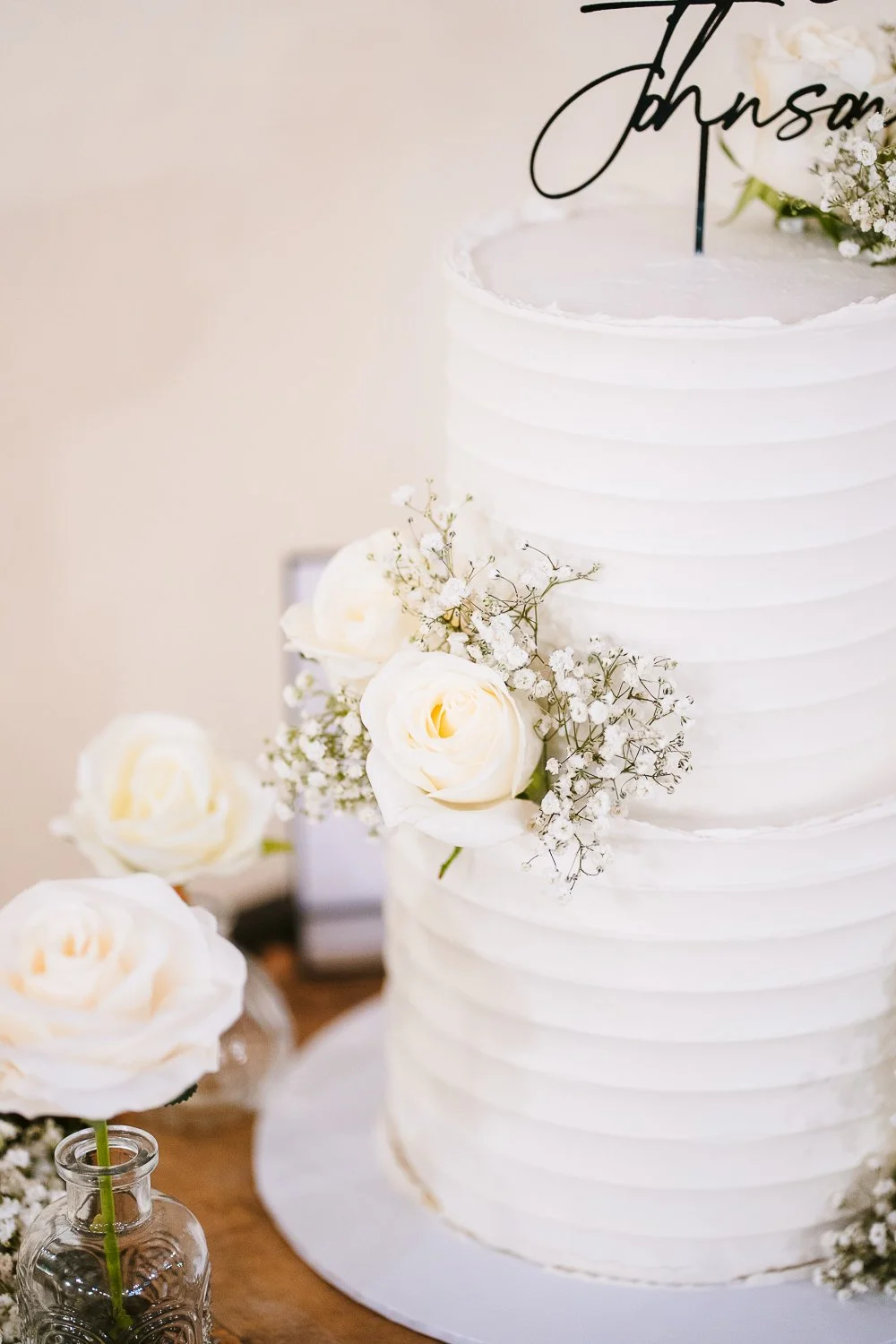 rivervale-barn-berkshire-wedding-cake-detail.jpg