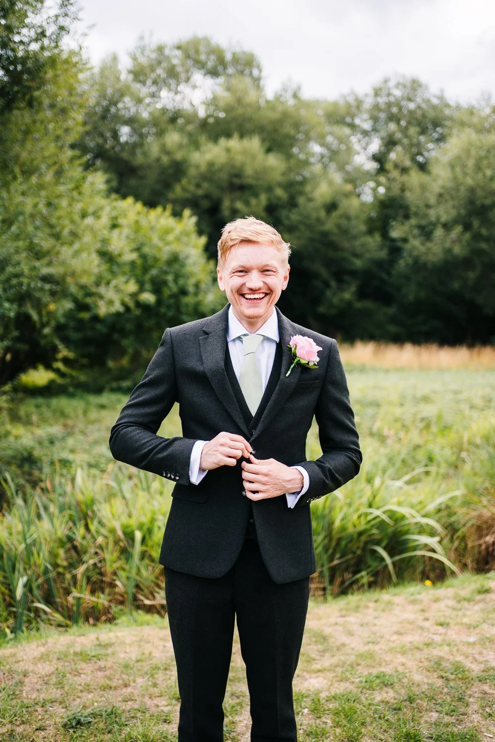 bartons-mill-wedding-relaxed-groom-portrait.jpg