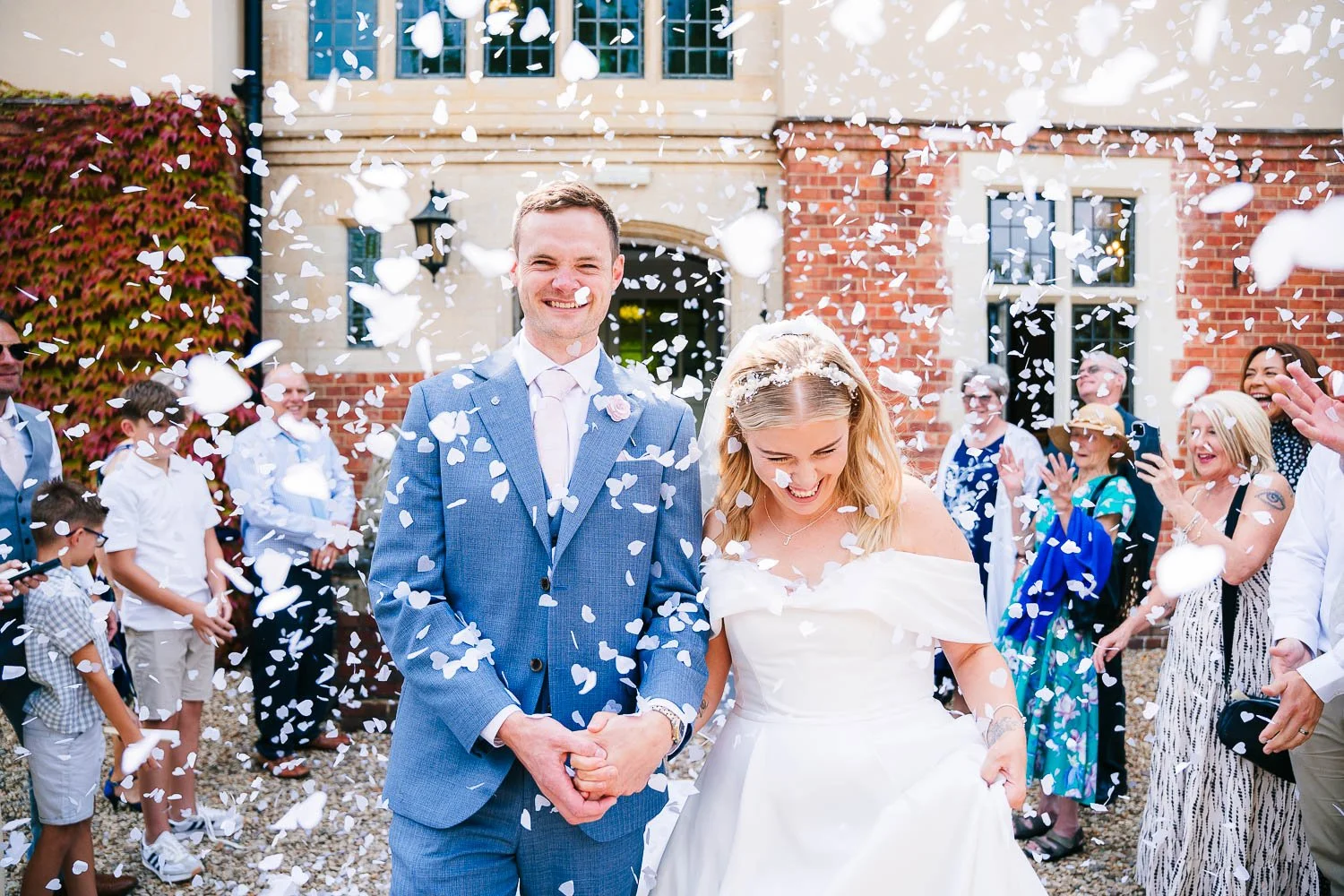 plum-park-manor-wedding-confetti.jpg