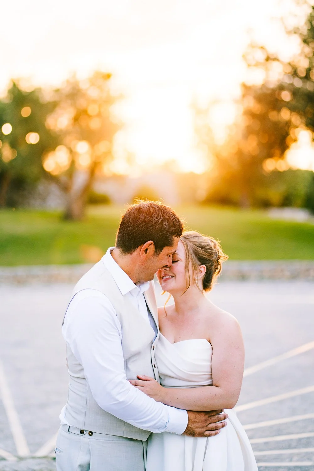 destination-italy-wedding-berkshire-photographer-bride-and-groom-sunset-portrait.jpg
