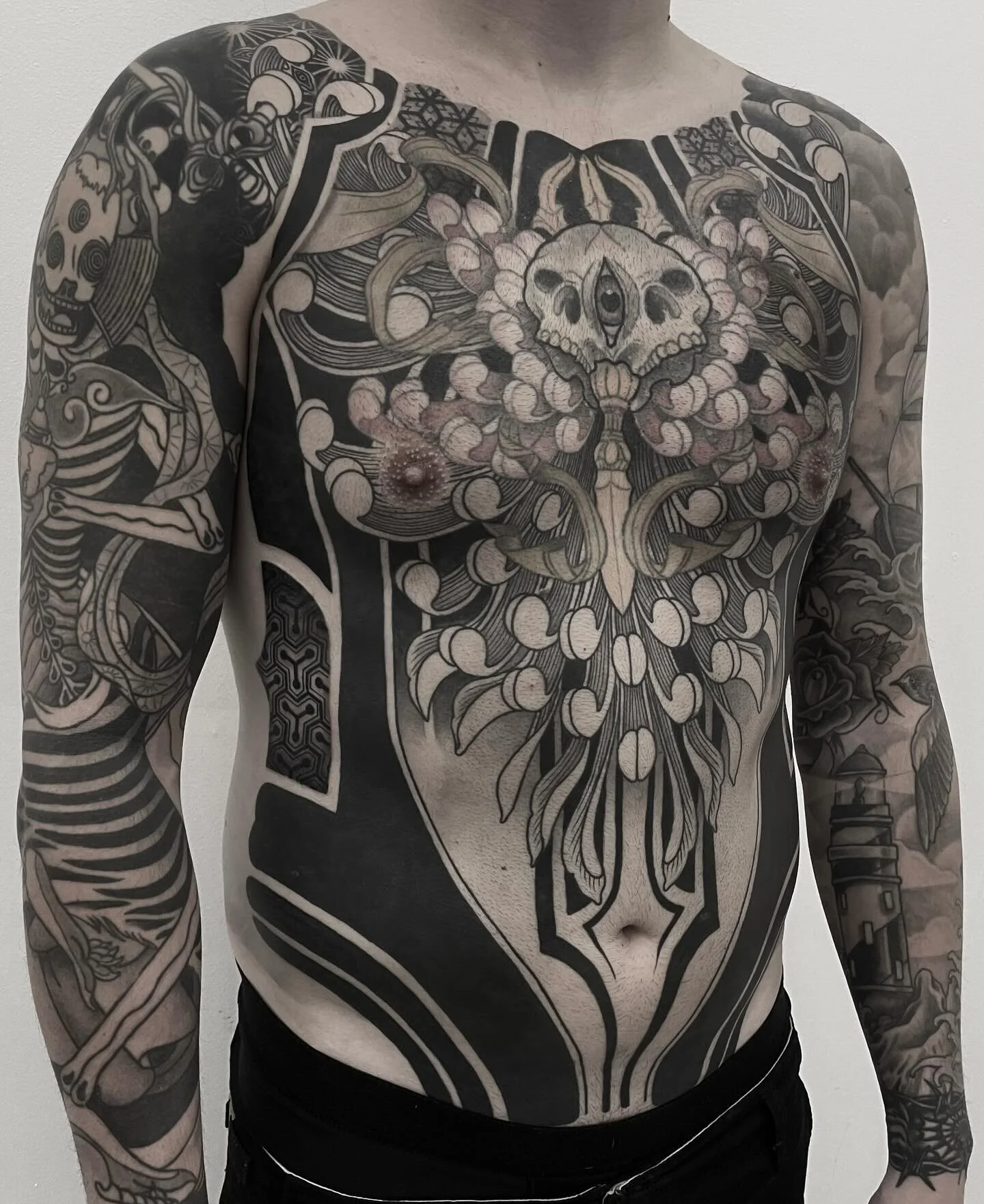 Expanded on a chest piece and sleeve I did back at @kenshotattoo years ago. Thanks for the trust Jordan! 
@burrow.yyc 
@nest.yyc