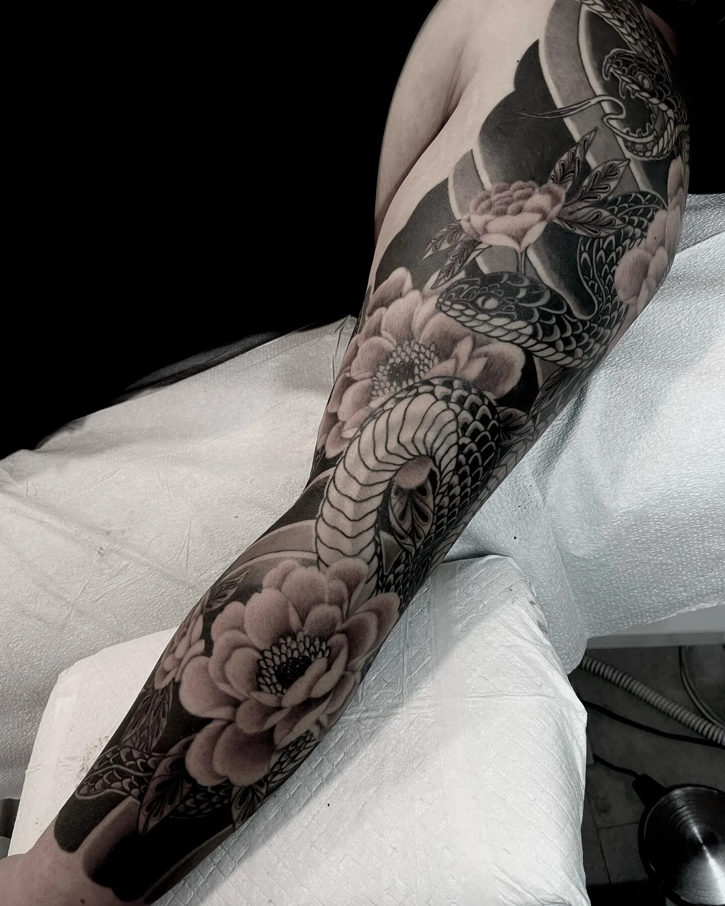 Fresh greys but you get the idea. Wrapped up on kyla! Thank you 🙏🏽
.
.

theburrowyyc #japaneseart #japanesetattoo #irezumi #thesolidink #deadlytattoosupply #irezumiartist #freshlyinkedmag #irezumicollective #japaneseink #japanesetattoosub #irezumic