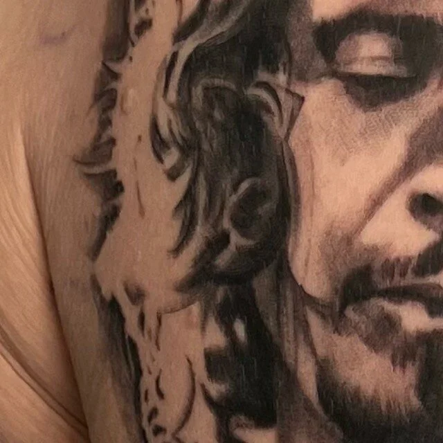 Some @chriscornellofficial tribute. Always love doing projects like these. Email my website on the home page for inquiries🖤 thanks for looking 🙏🖤

#yyc #yyctattoo #yyctattoos #calgarytattoo #calgarytattoos #blackandgreytattoos #chriscornell #tatto