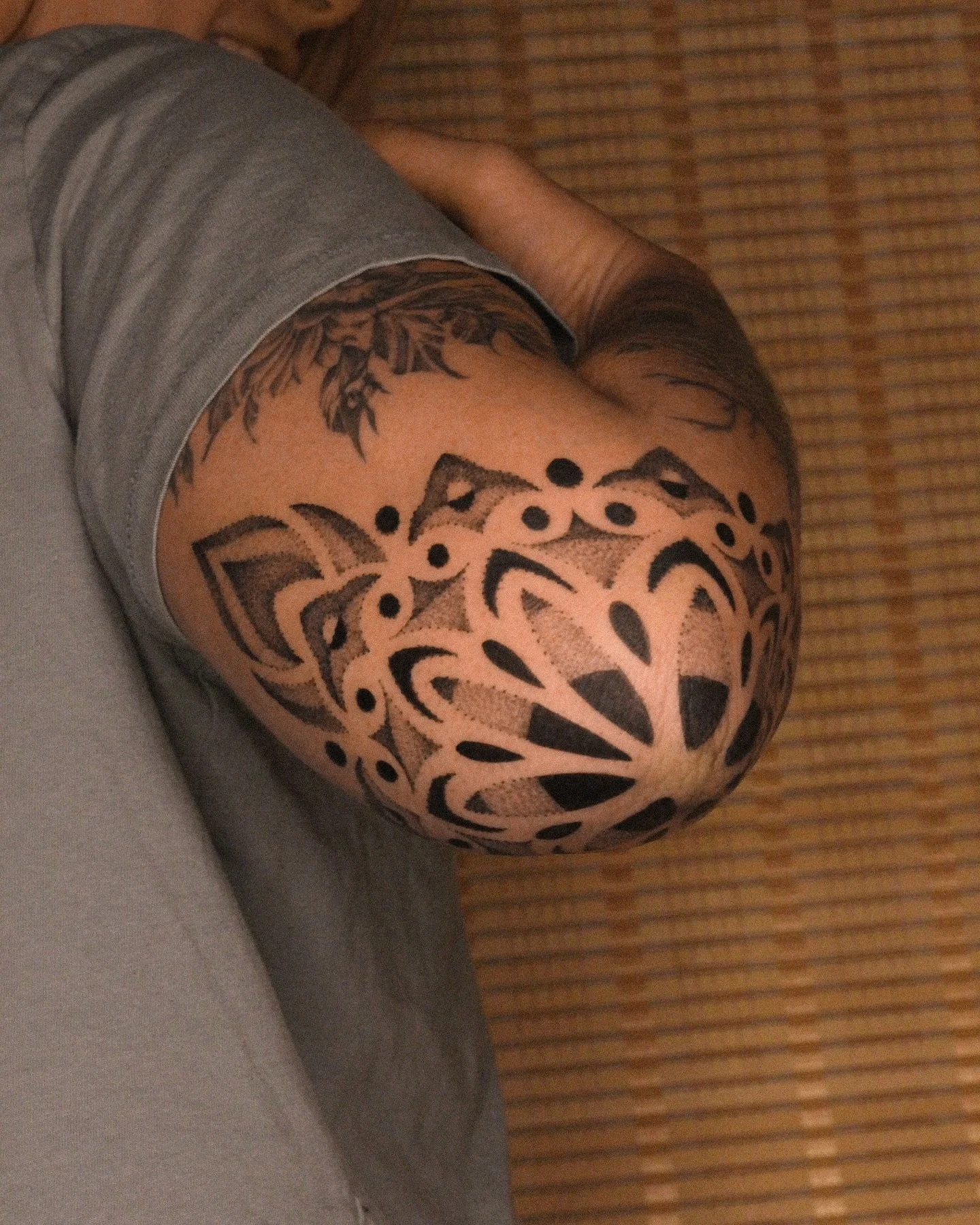 This moving, growing, aging canvas. 
I love how elbows bend, fold, move. Elbows radiate, hinge, push us up, and scrape as we fall. The strange, wrinkly skin and folds each individual holds. Love this strange world, love your strange form.

Mandala fi