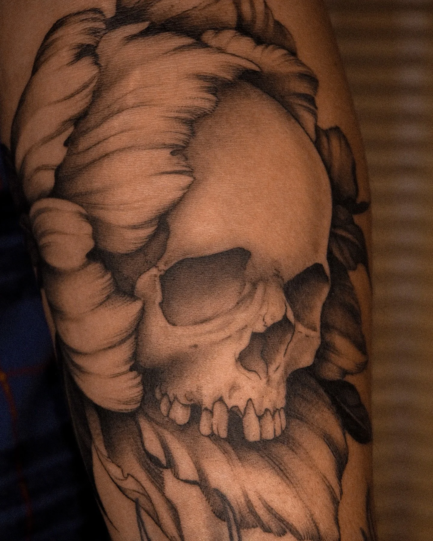 Skull nestled in a peony. Thanks Jordan. Flames are not by me, but hoping to integrate it within a half sleeve.

Skull floral tattoo done in Calgary Alberta @burrow.yyc 

Skull tattoos are by far my favourite things to do, so please reach out if you 