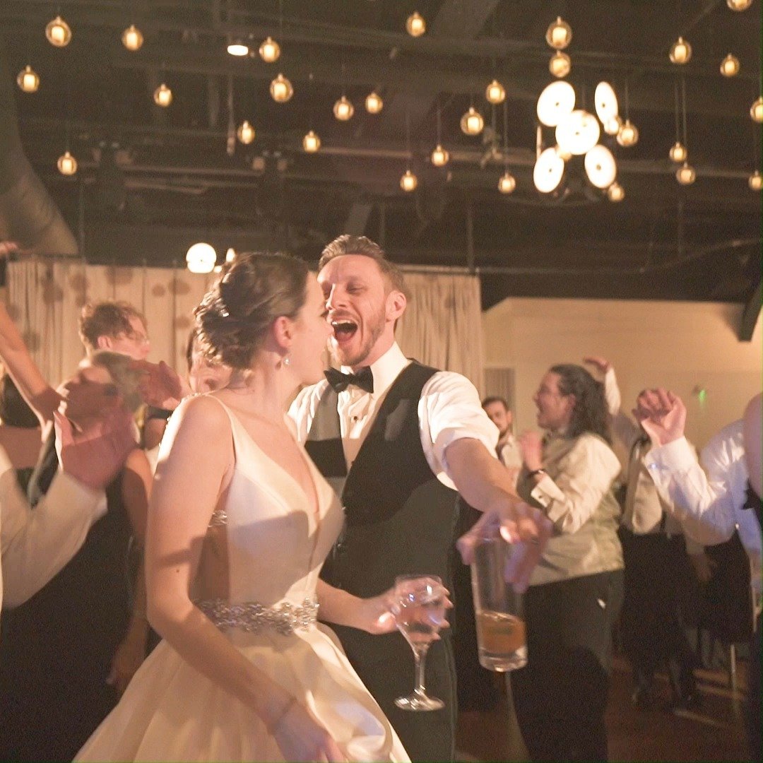 Shaking up the dancefloor with your life partner and special guests is what we live for at Mod Society!
.
.
.
.
.
.
.
.
#weddingmusic #weddingdance #coverband #newyorkwedding