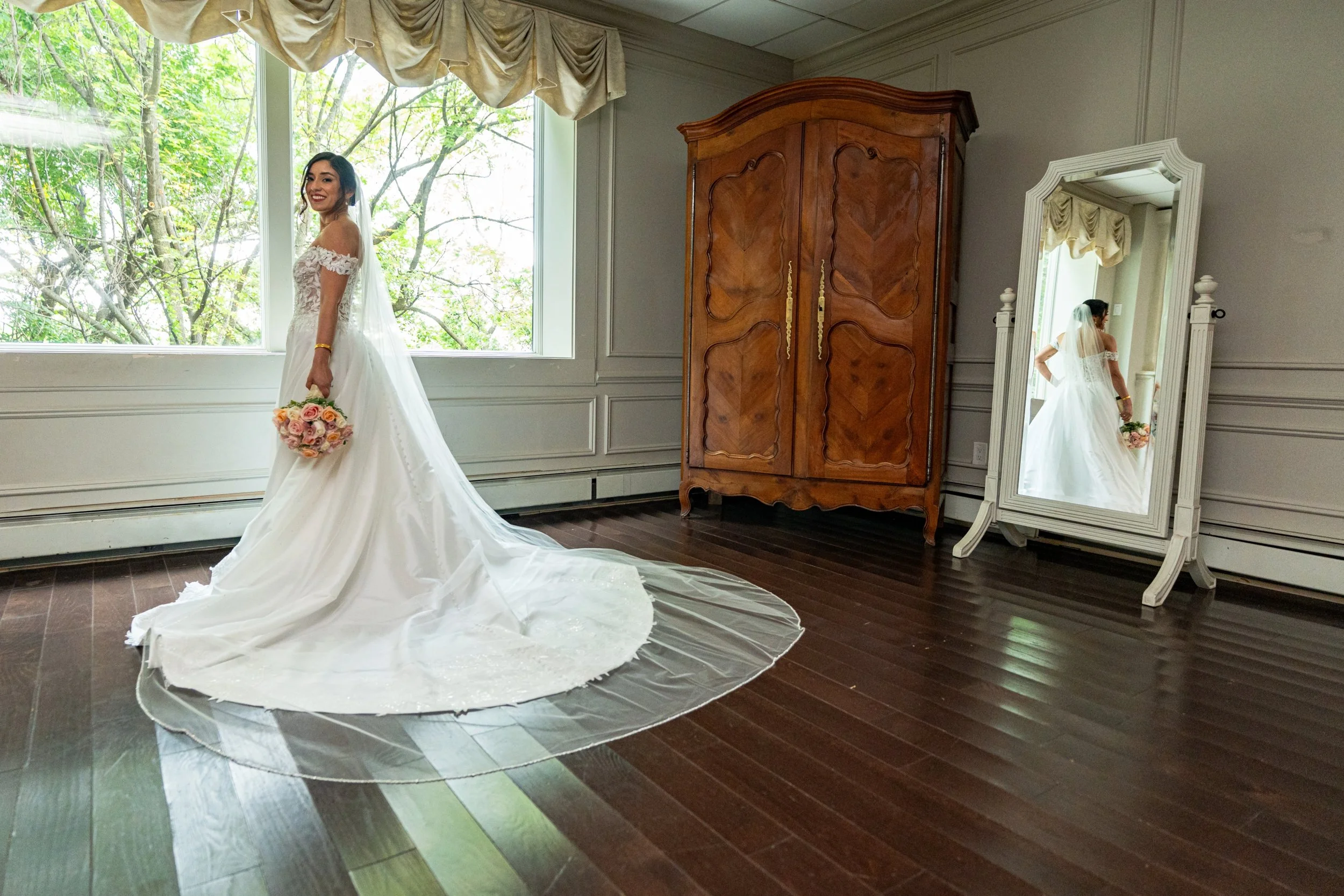 Content Creator vs. Wedding Videographer: What's the Difference and Why It Matters for Your Big Day