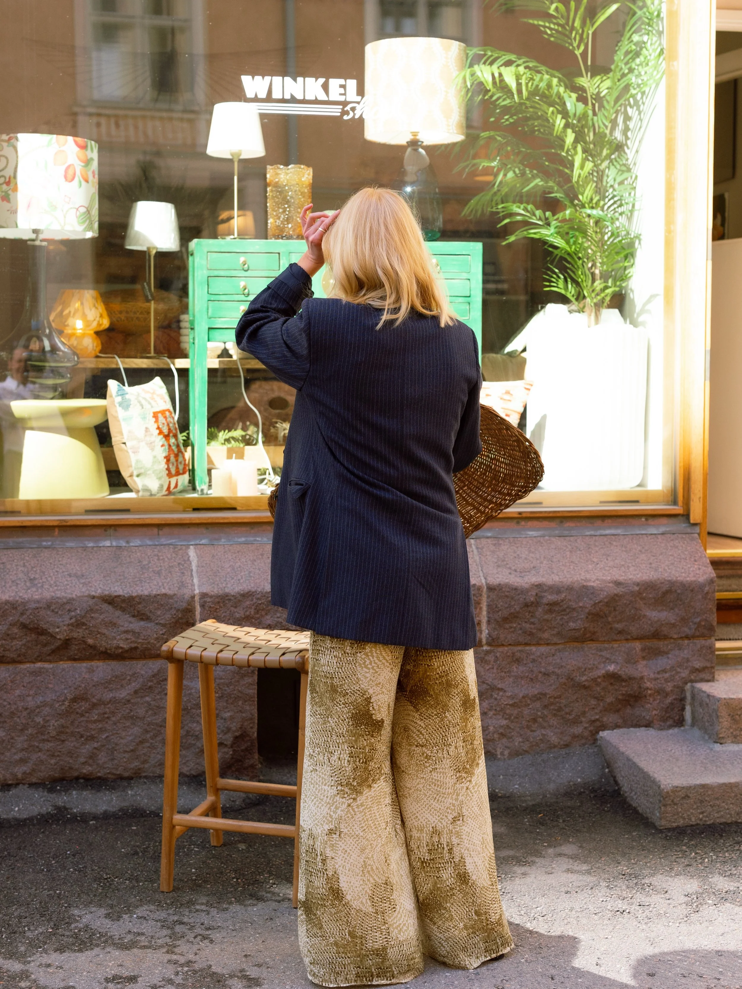 Kes&auml;kuun loppupuoli humpsahti jonnekin rautakaupan, ty&ouml;maan ja lampunvarjostimien v&auml;liin💡Taas oon saanut iloita mun hauskoista ja ihanista asiakkaista.

Ehdittiin my&ouml;s toteuttaa toukokuun lopulla ihanat kuvaukset @hennavasti ja @