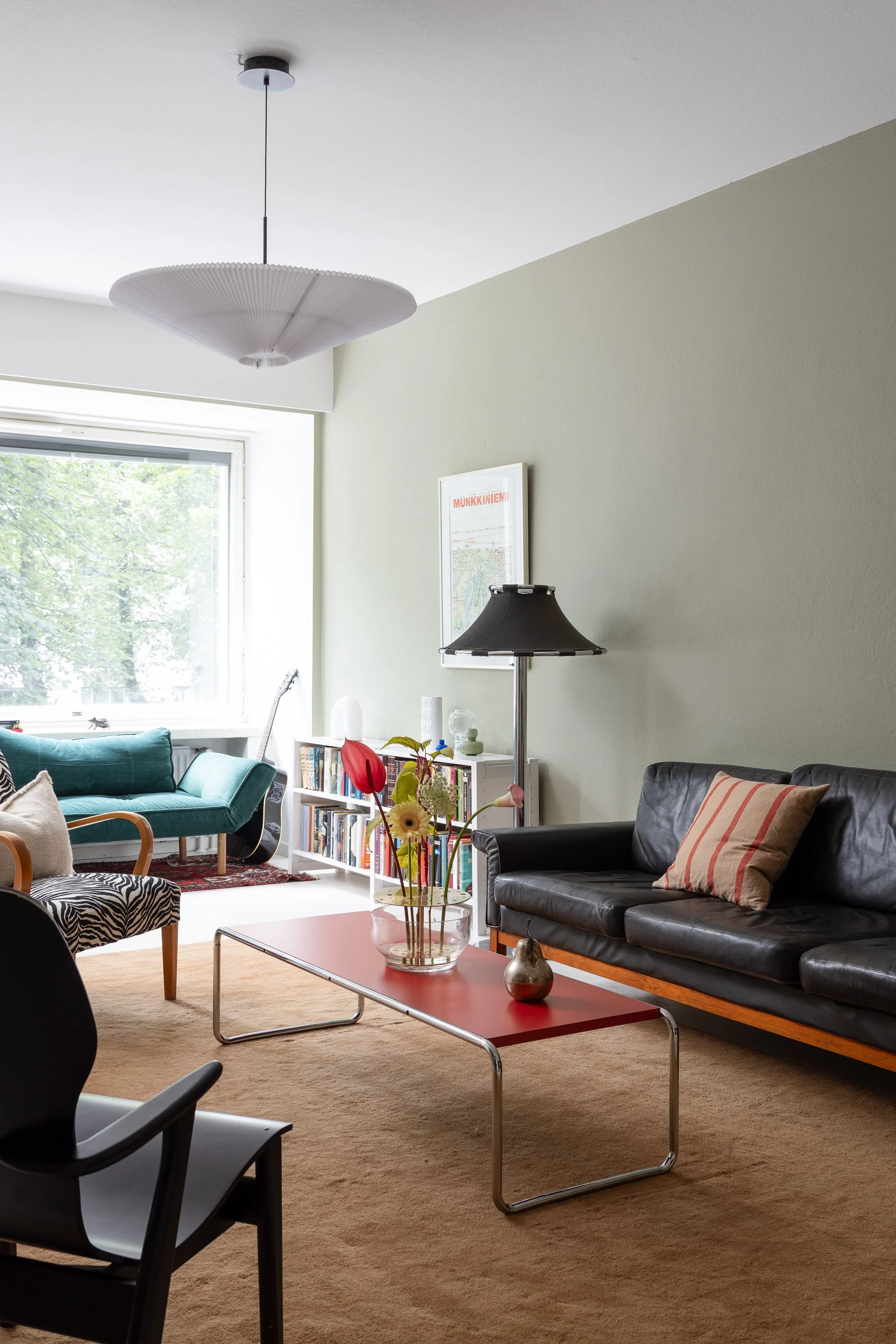 50 -luvun koti, 50 -luvun olohuone, vihreät seinät, vihreä seinämaali, sisustussuunnittelu, sisustusuunnittelija Helsinki Munkkiniemi, design, kierrätysdesign, kierrätyskalusteet