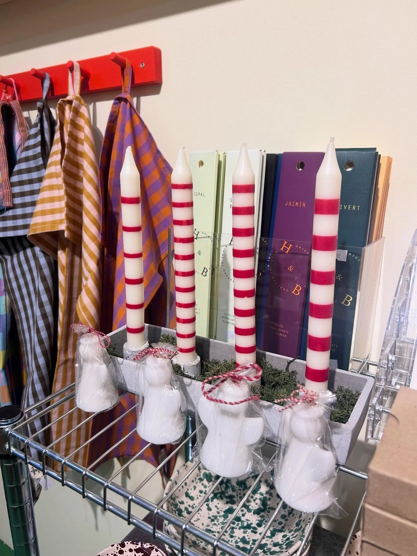 Har ni ljus hemma i f&ouml;r helgens lucia- &amp; adventsmys? Inte? D&aring; springer ni till Veya idag och k&ouml;per n&aring;gra av alla v&aring;ra fina juleljus; randiga sojaljus, s&ouml;ta sm&aring; &auml;nglaljus, eller ett sj&auml;lvst&aring;en