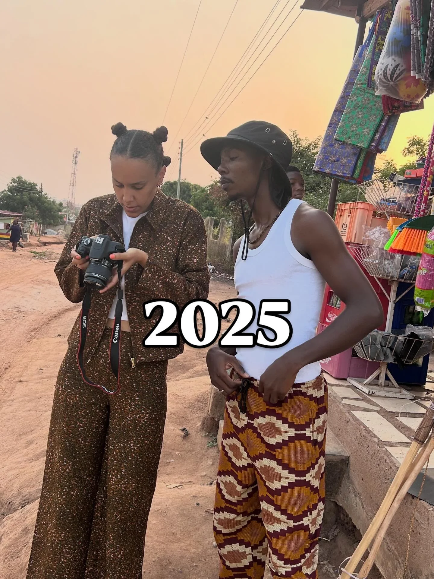 &Aring;ret som varit 💌 
2025 har varit ett fantastiskt fint &aring;r p&aring; m&aring;nga s&auml;tt! Januari startade i Ghana, en av m&aring;nga produktionsresor f&ouml;r @henryrude . Som det ser ut just nu kan det ha varit den sista, men mer om det