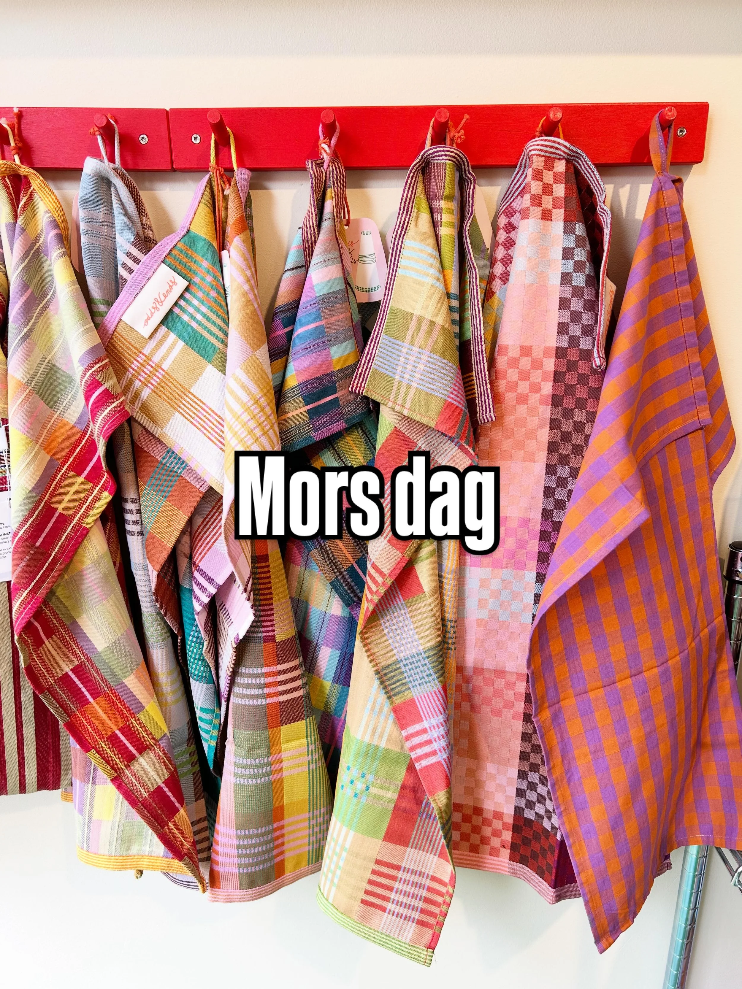 P&aring; s&ouml;ndag &auml;r det Mors Dag 💐 F&ouml;r er som t&auml;nkt fira en mamma i er n&auml;rhet, och samtidigt passa p&aring; att st&ouml;tta sm&aring;tt och lokalt s&aring; kommer h&auml;r n&aring;gra tips p&aring; presenter fr&aring;n butike