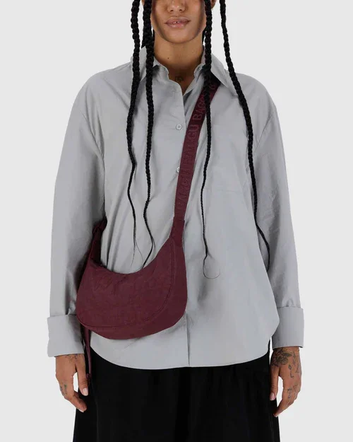 BAGGU_KEEP_KIND_Small_Nylon_Crescent_Bag_Heavyweight_Mahogany_02.webp