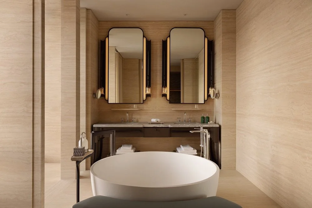 deluxe-suite-bathroom.jpg