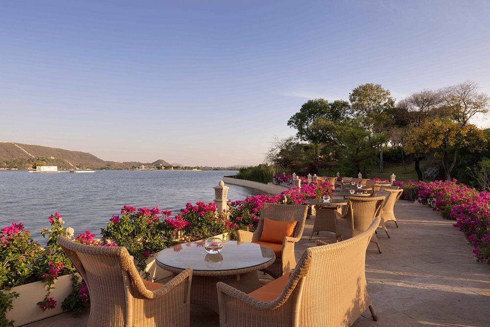dining-at-the-oberoi.jpg