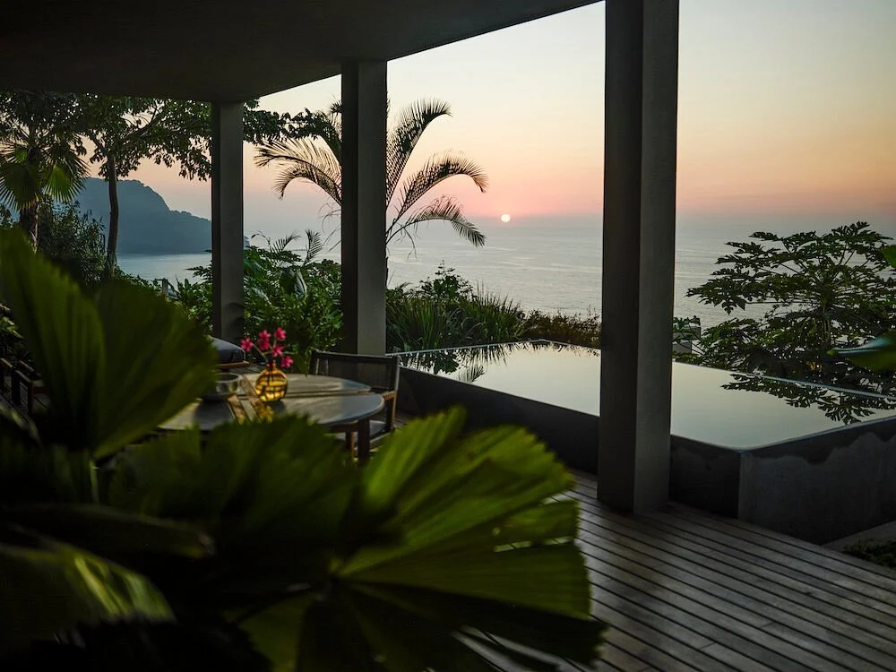 suite-oceanview-mountain.jpg