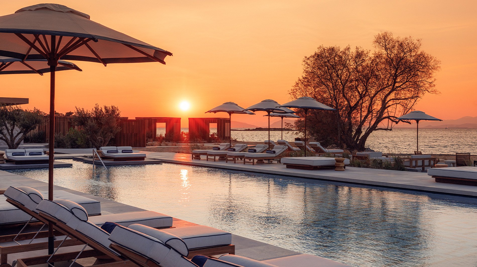 oneonly-aesthesis-pool-sunset-view.jpg
