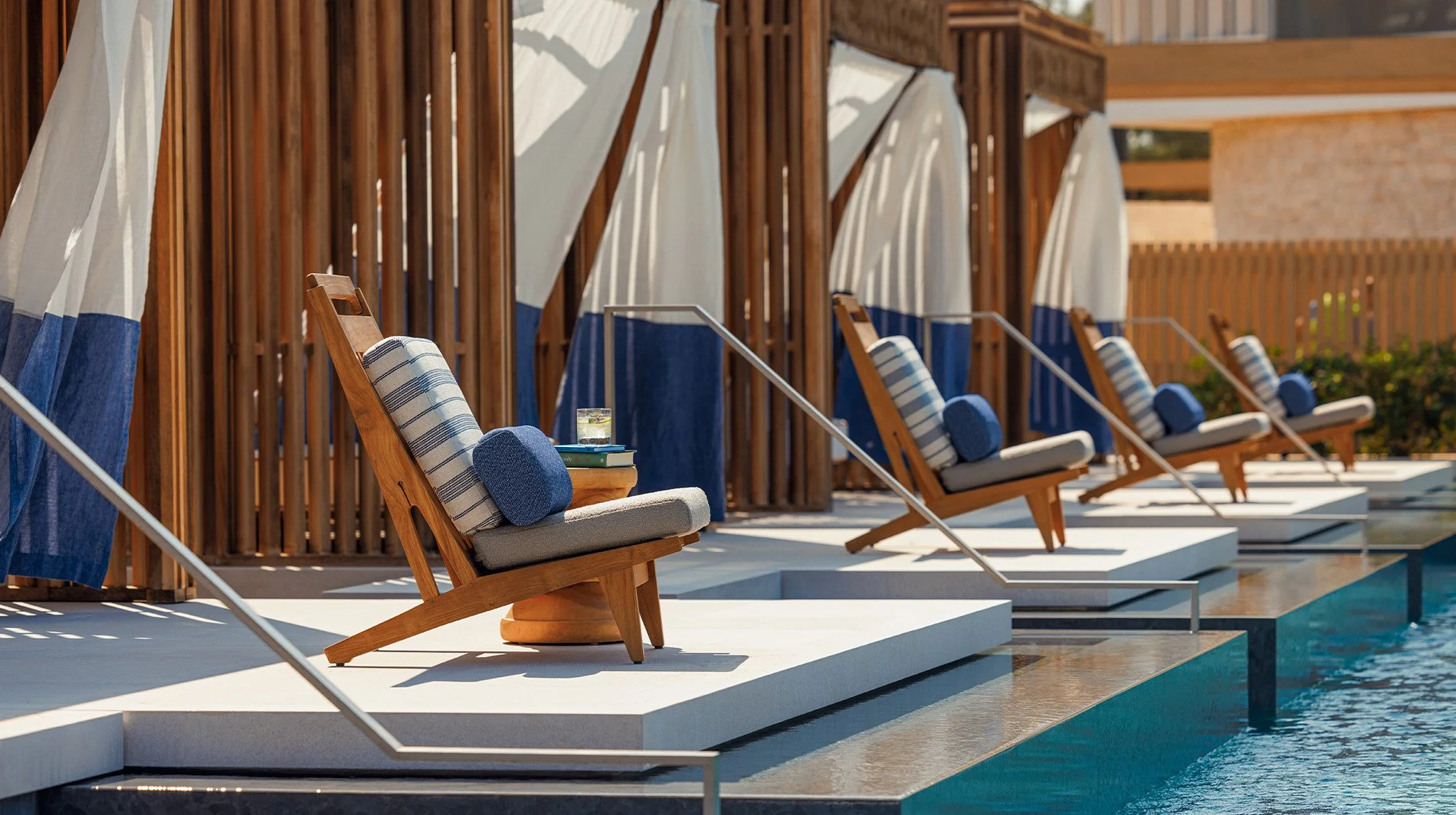 oneonly-aesthesis-pool-cabanas.jpg