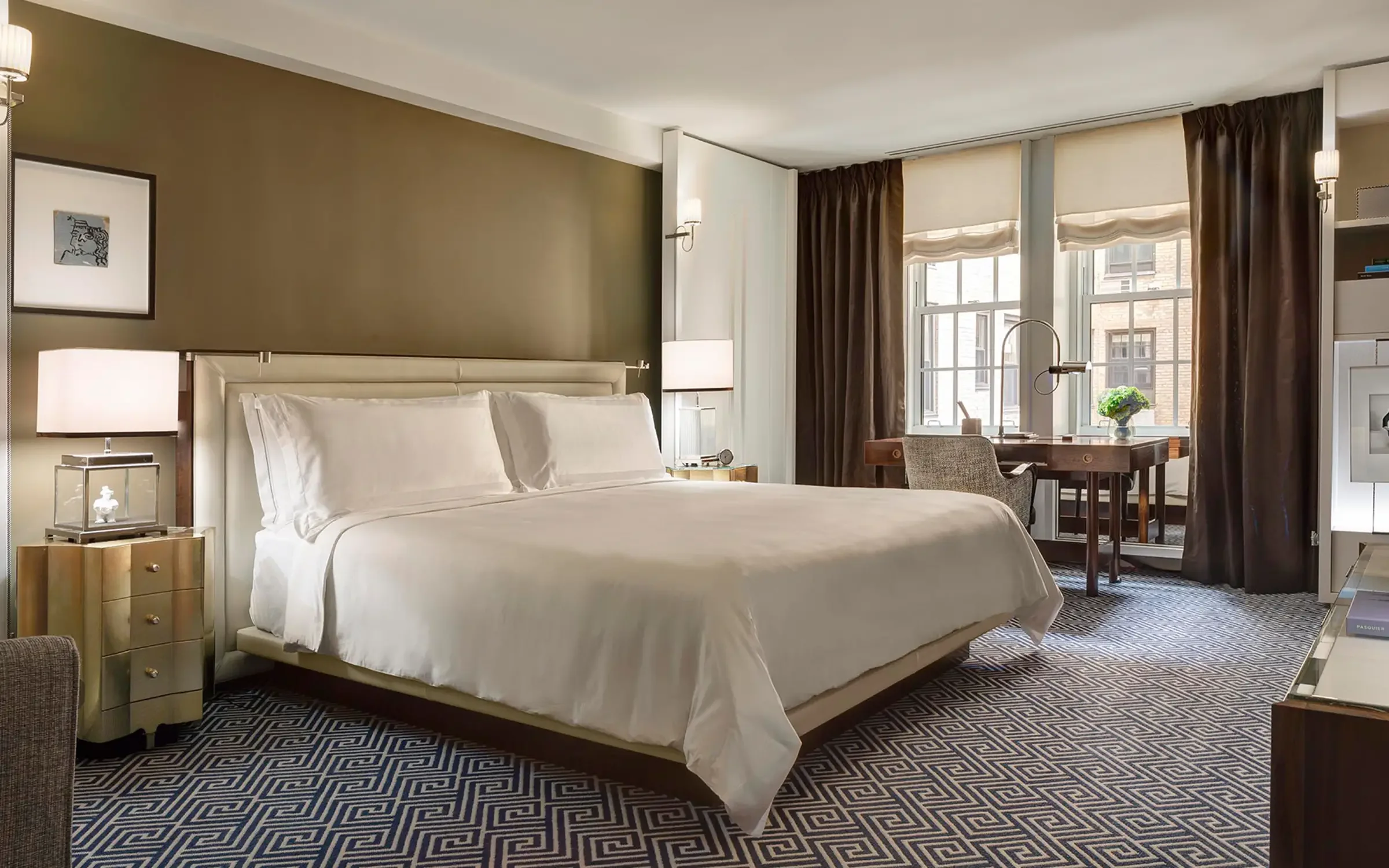 93753-root-superior-room-bed.webp