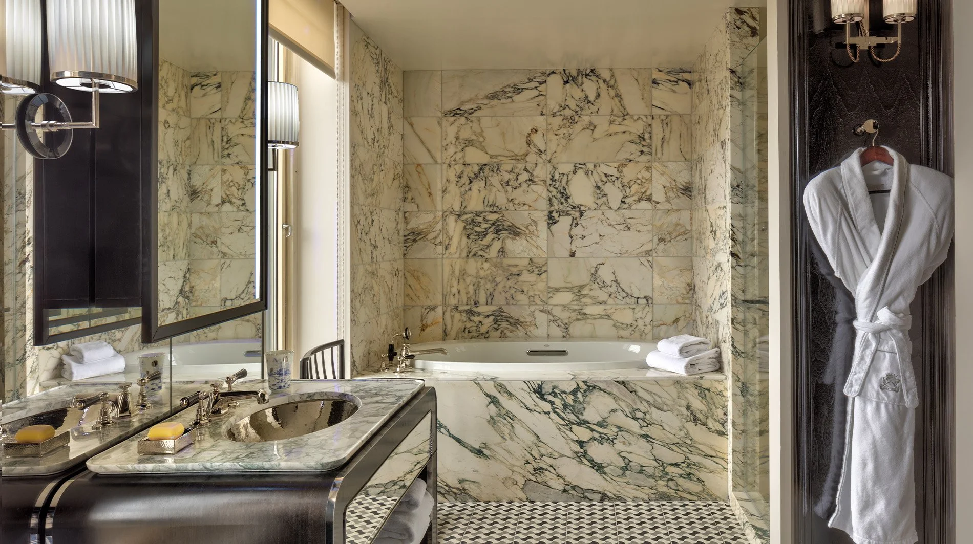 the-carlyle-a-rosewood-hotel-Central-Park-Suite-Bathroom-new.jpg