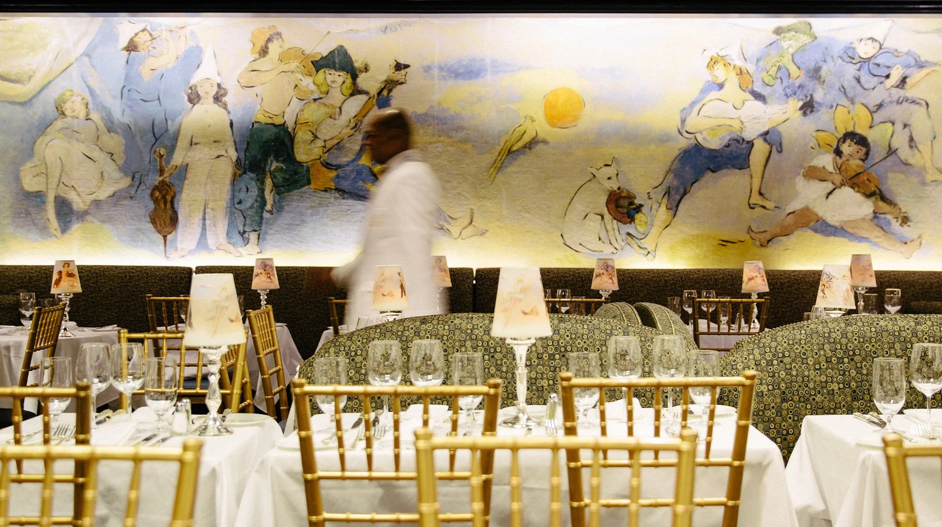 the-carlyle-a-rosewood-hotel-Spherical-Cafe-Carlyle-new.jpg