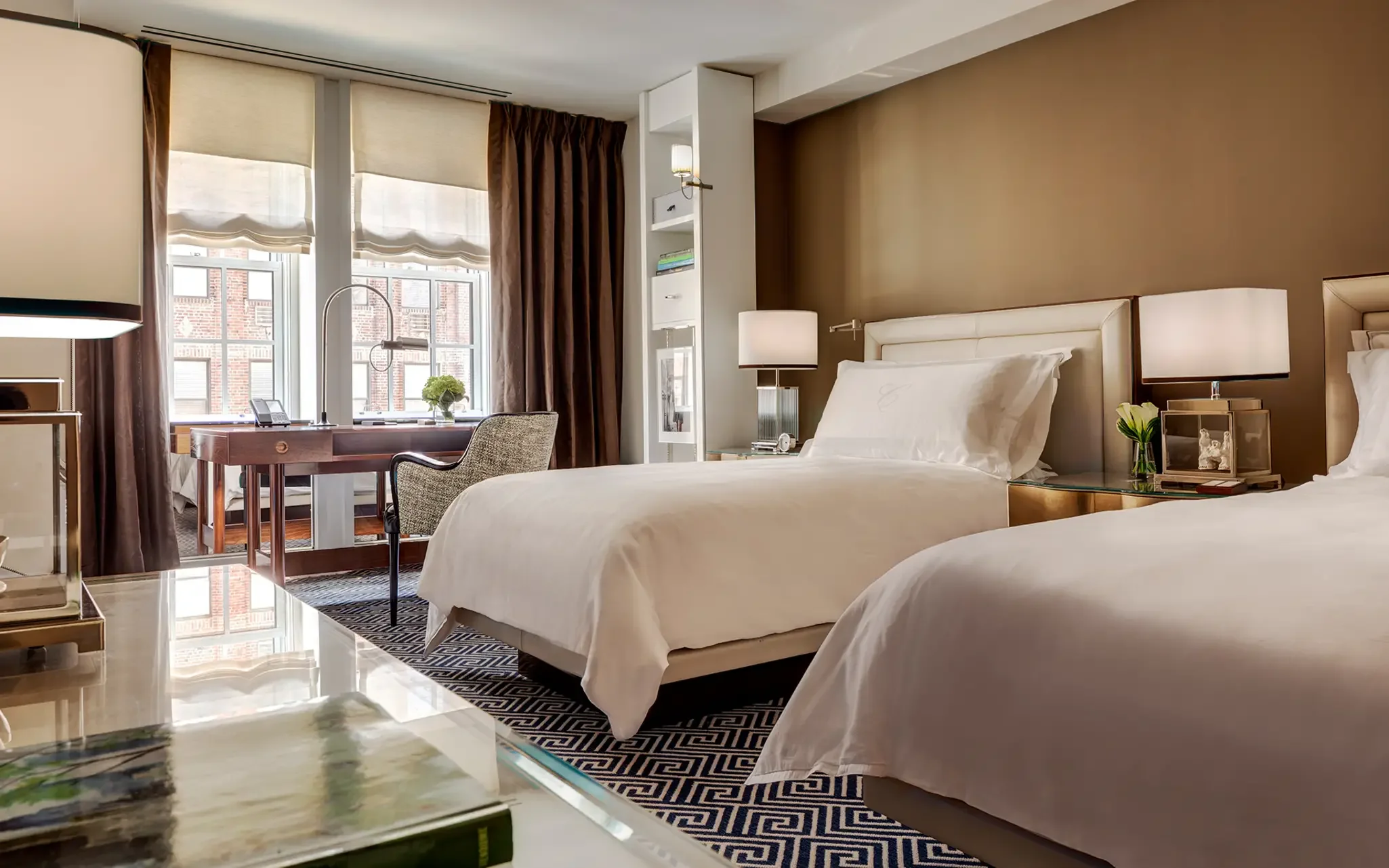 93206-root-deluxe-room-bed.webp
