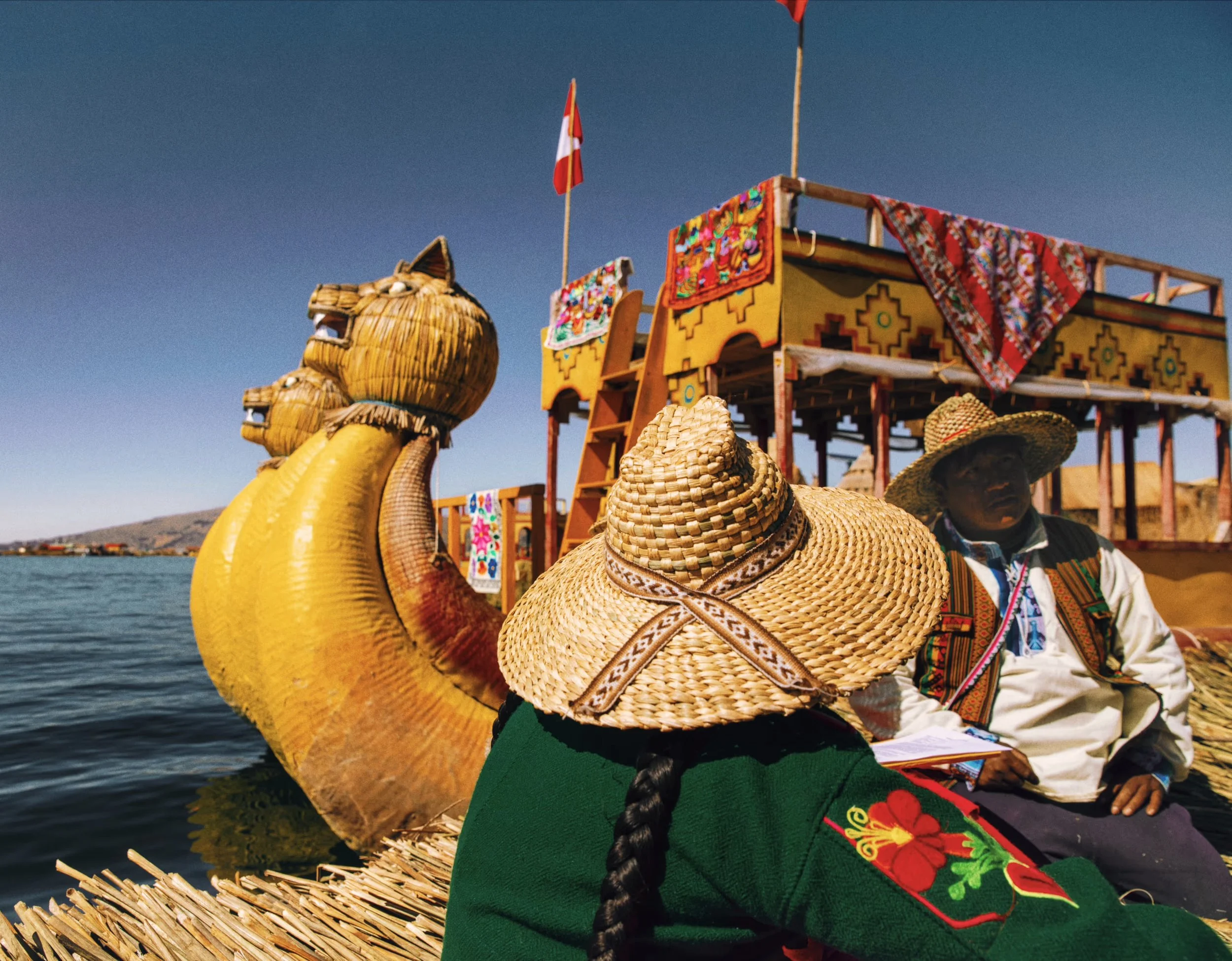 aep-lei-activity-uros-floating-island04.jpg