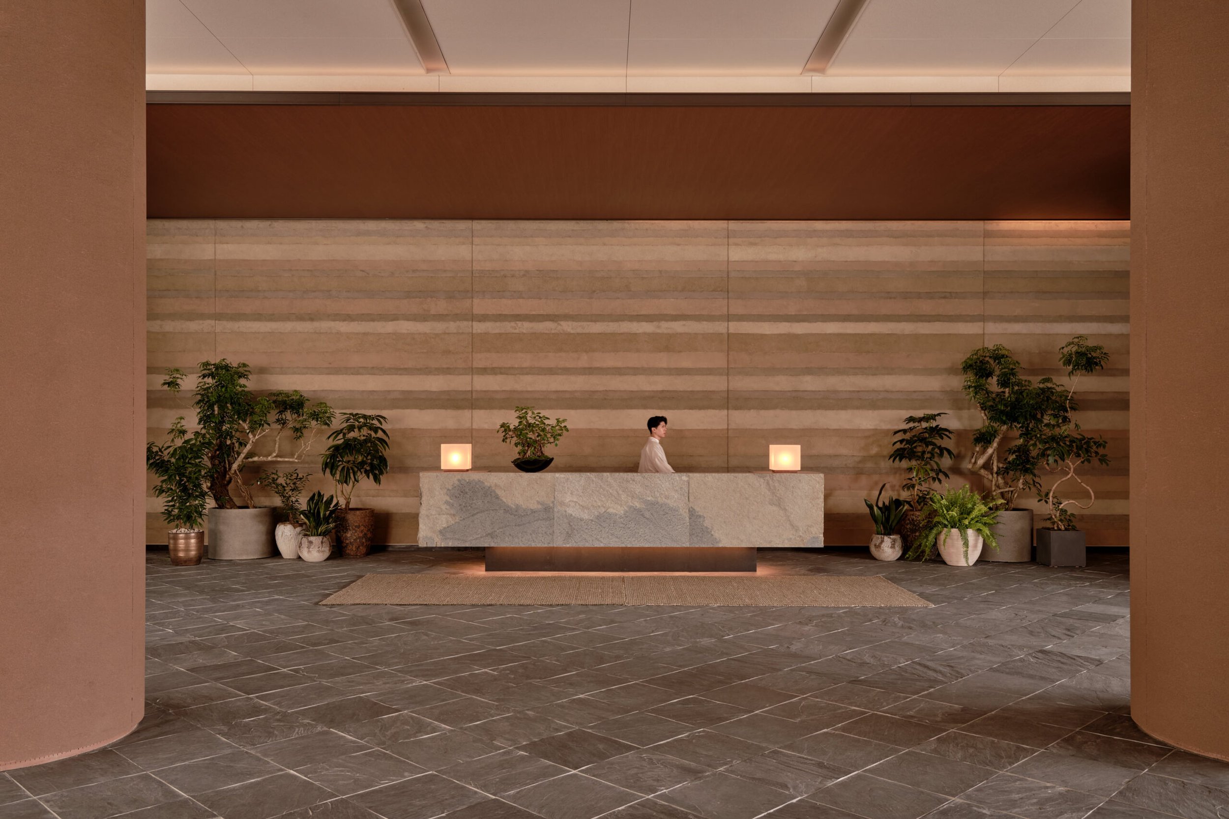 03-hotel-arrival-area.jpg