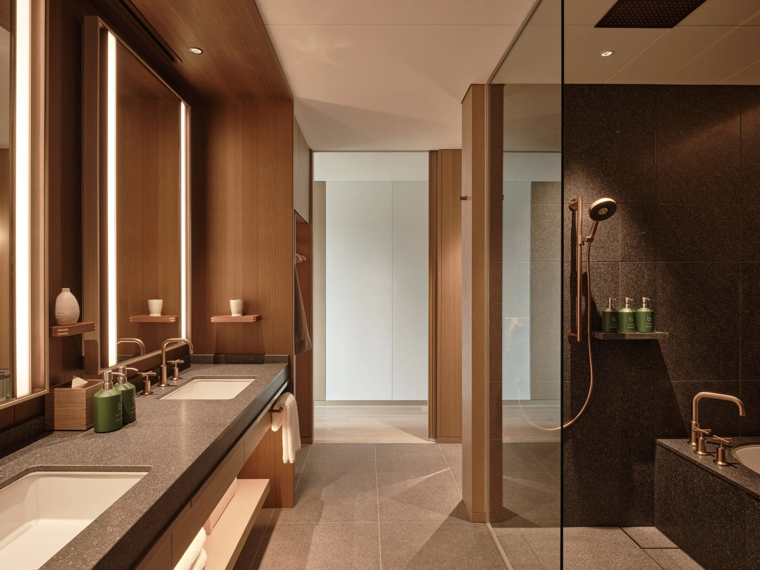 11-deluxe-room-bathroom.jpg
