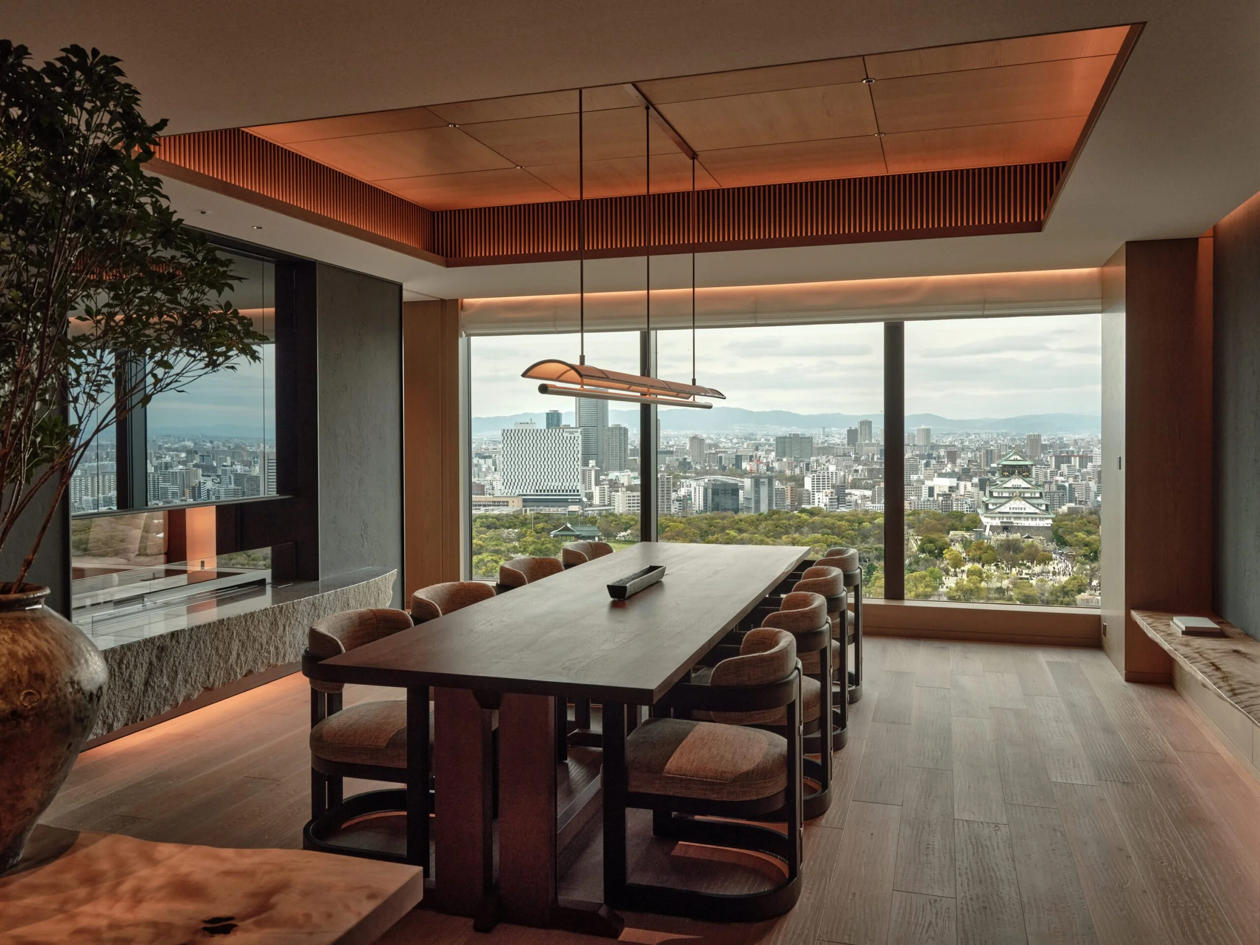 25-patina-suite-dining-room-and-outlook.jpg