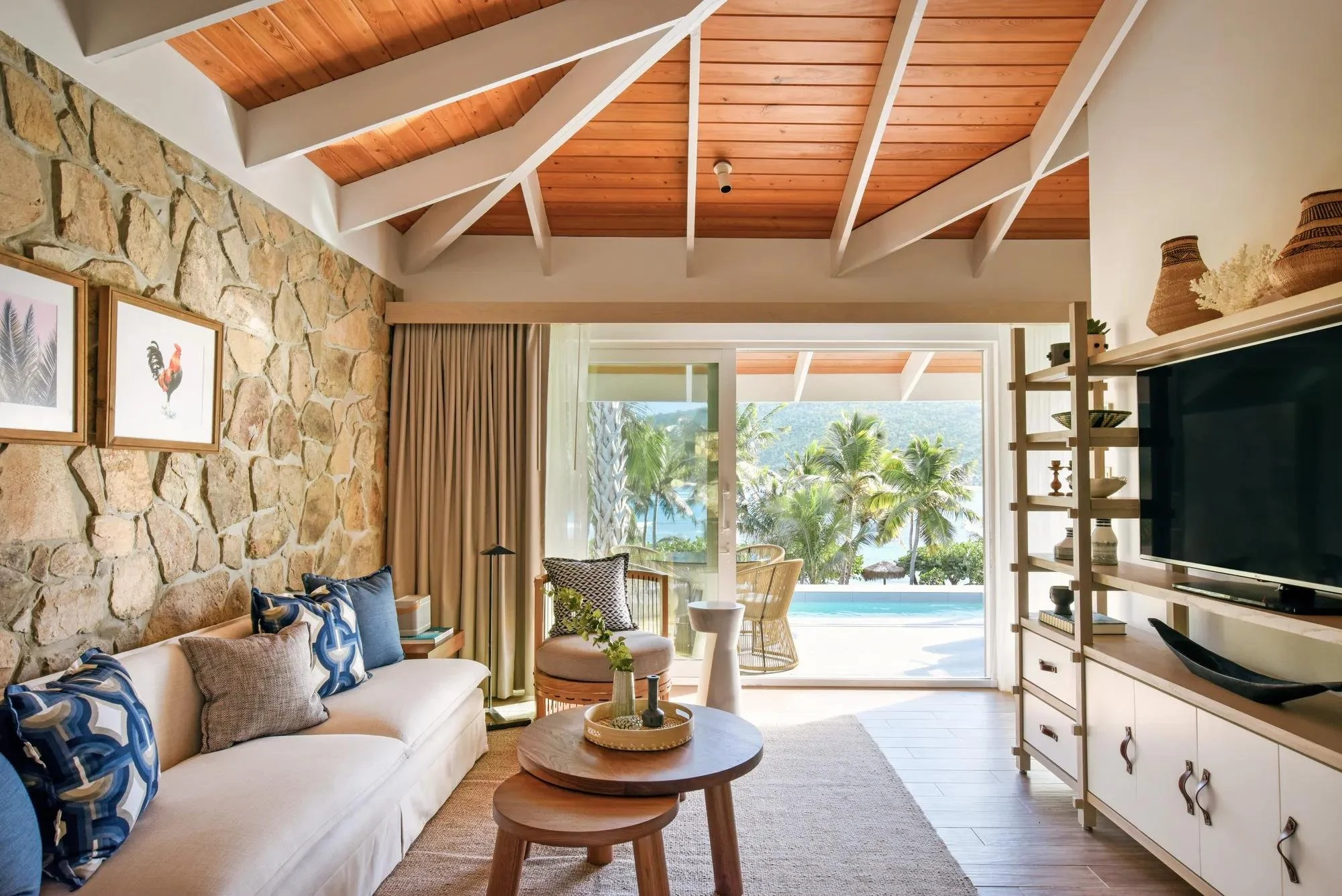 11-one-bedroom-pool-suite-living-area.jpg