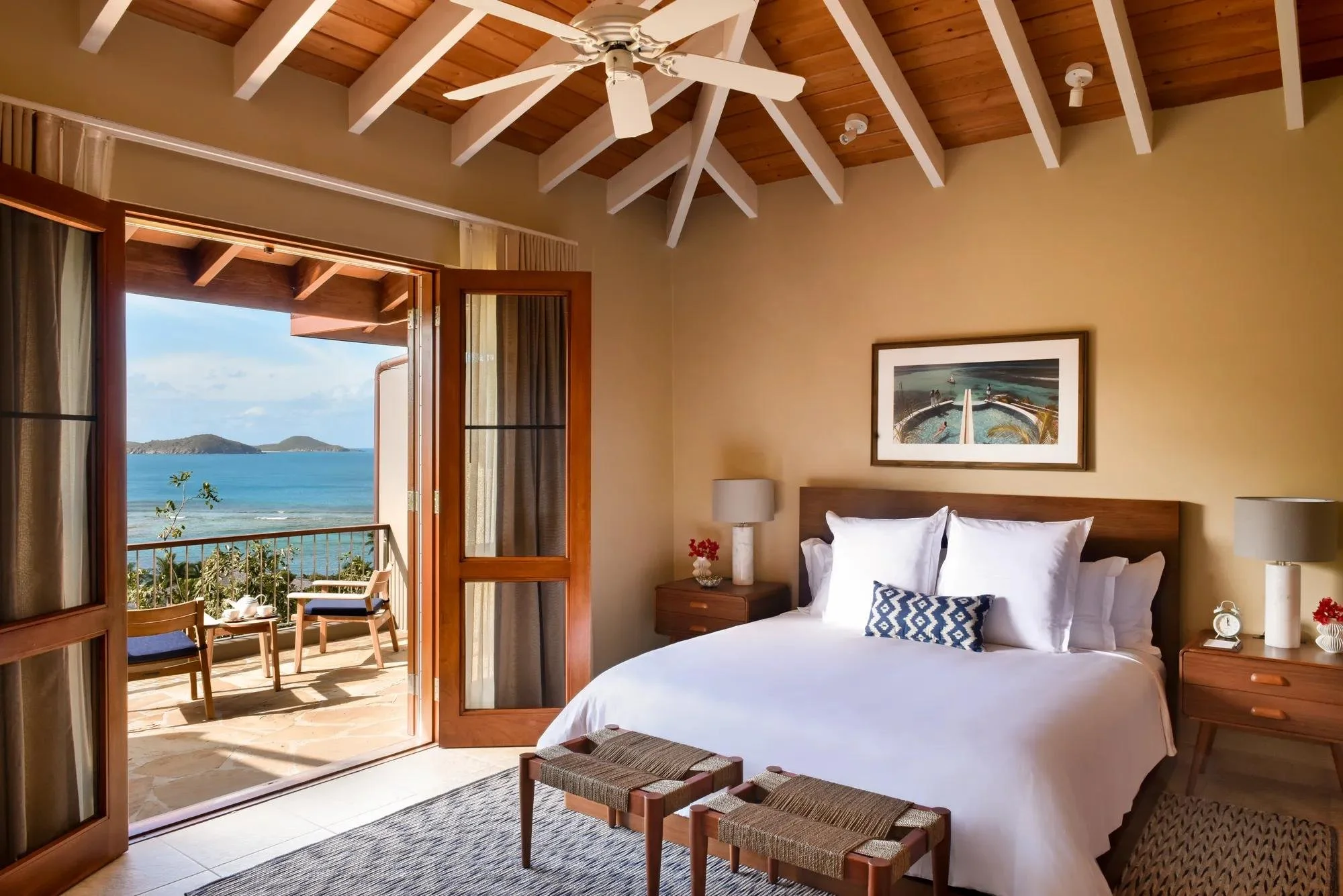 27-villa-joy-bedroom.jpg