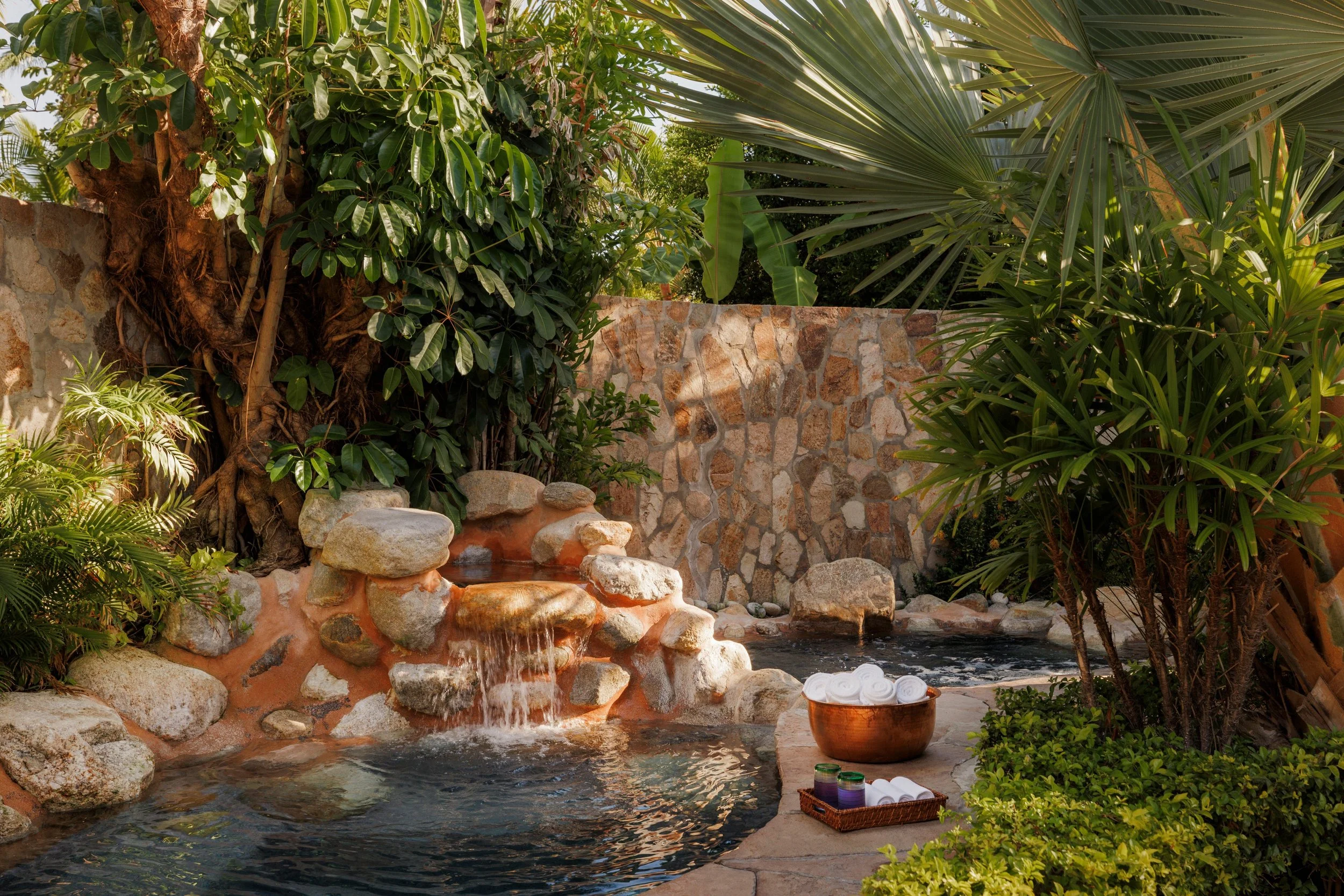 33-spa-relaxation-pool.jpg